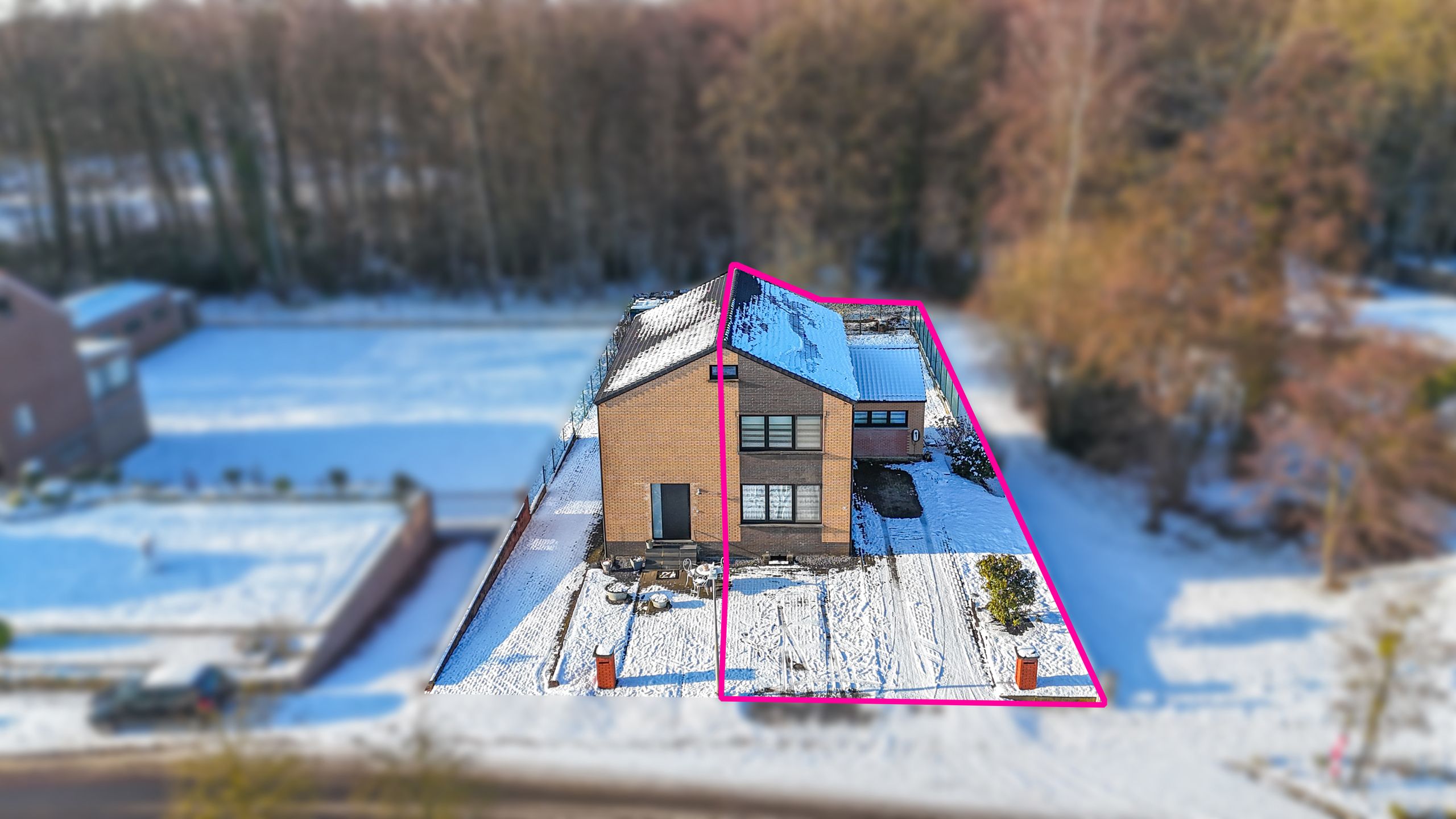 Instapklare halfopen bebouwing op topligging dicht aan natuurzone! foto 2