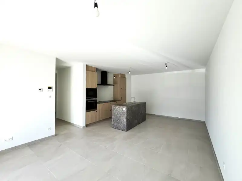 App met 2  slpkm, garage en kelderberging foto 4