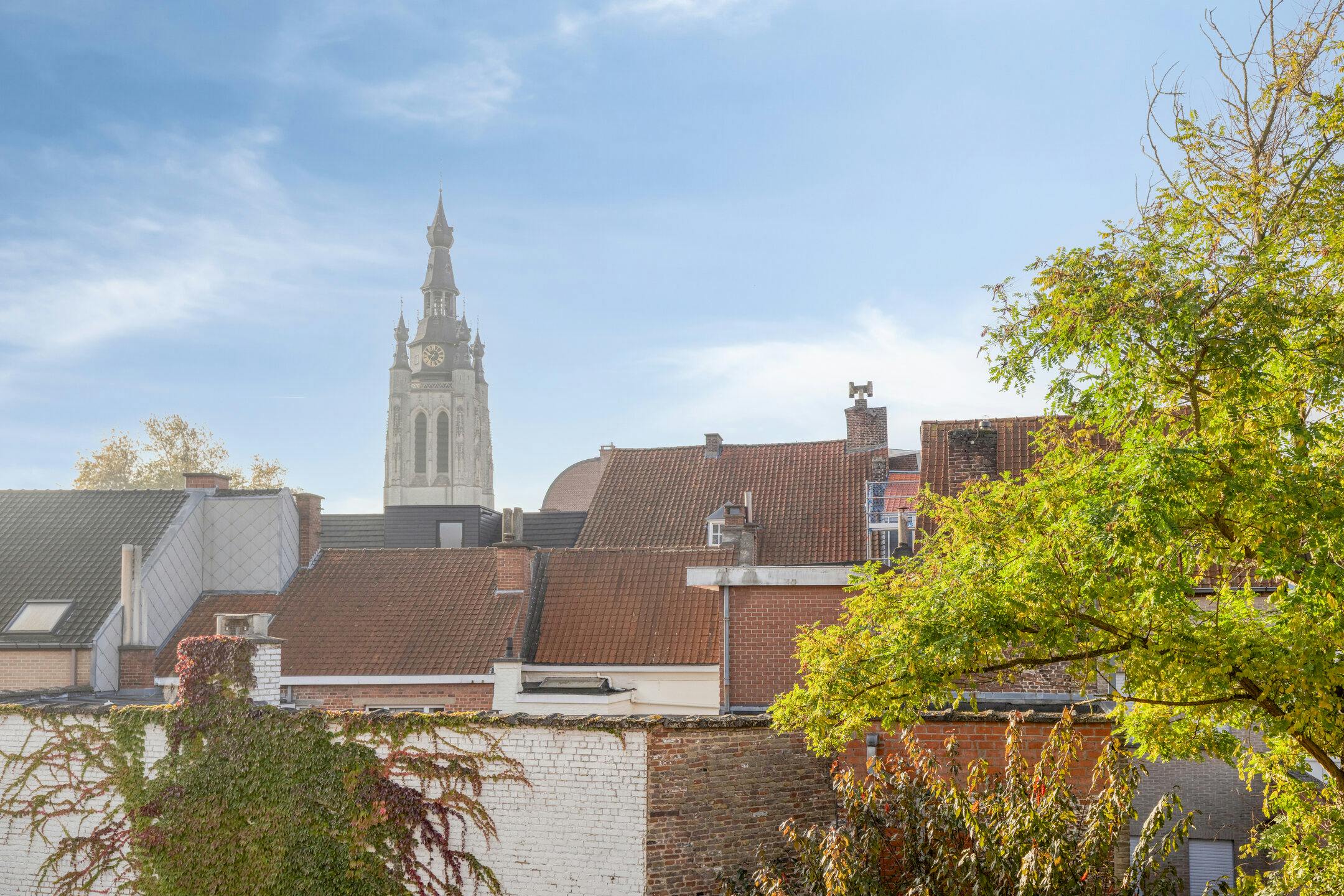 Te renoveren appartement te koop in hartje Kortrijk! foto 7