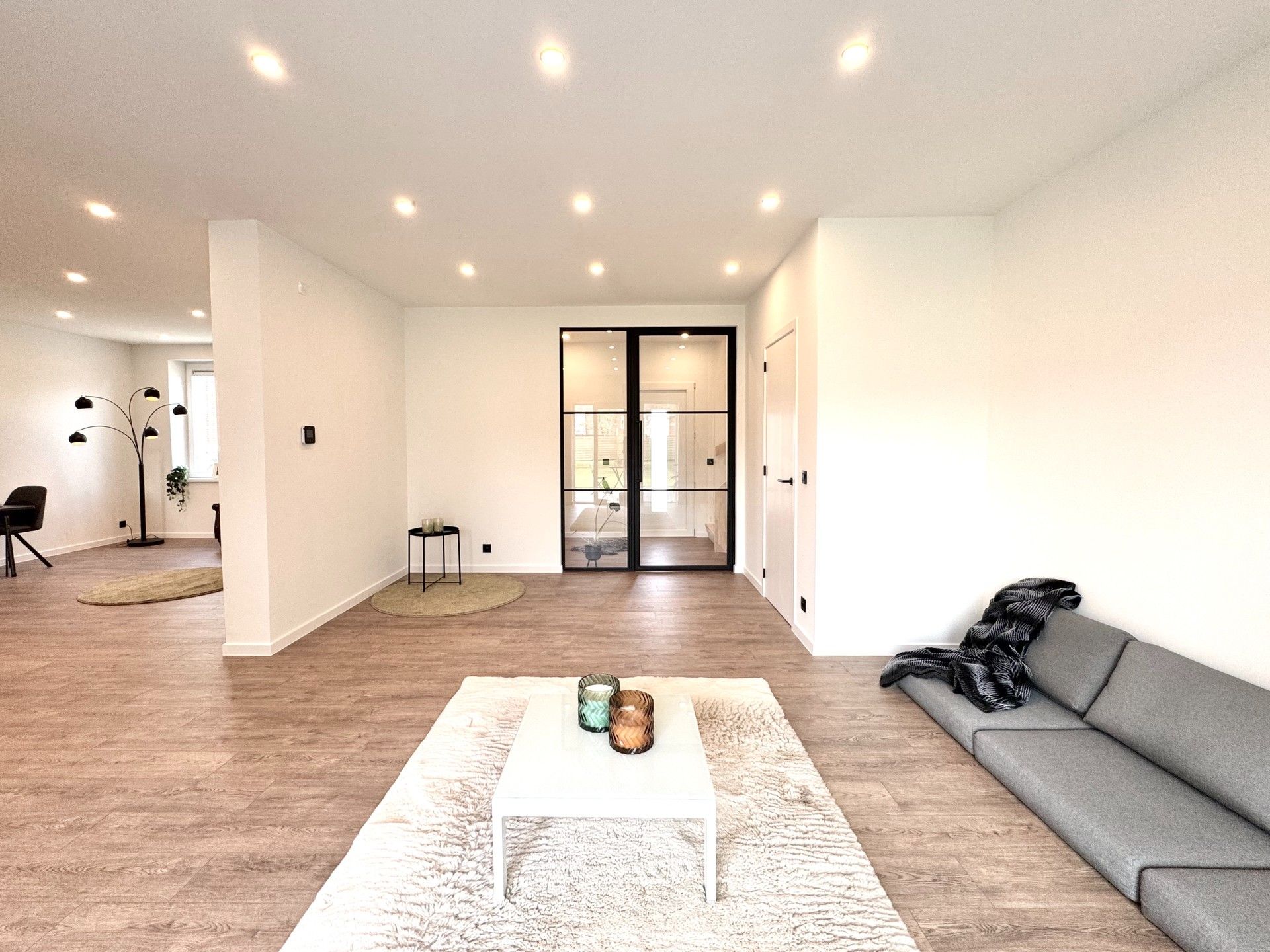 GERENOVEERDE WONING MET GROTE GARAGE foto 7