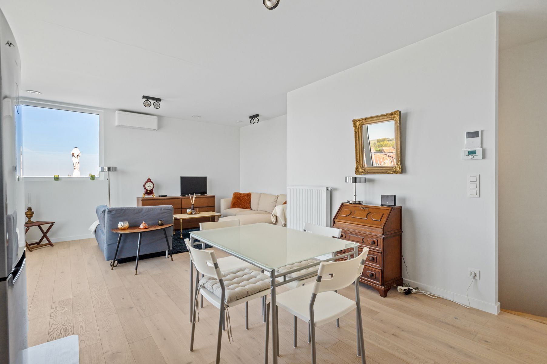 Stijlvolle duplex met 2 kamers, zonnig terras & parking! foto 6