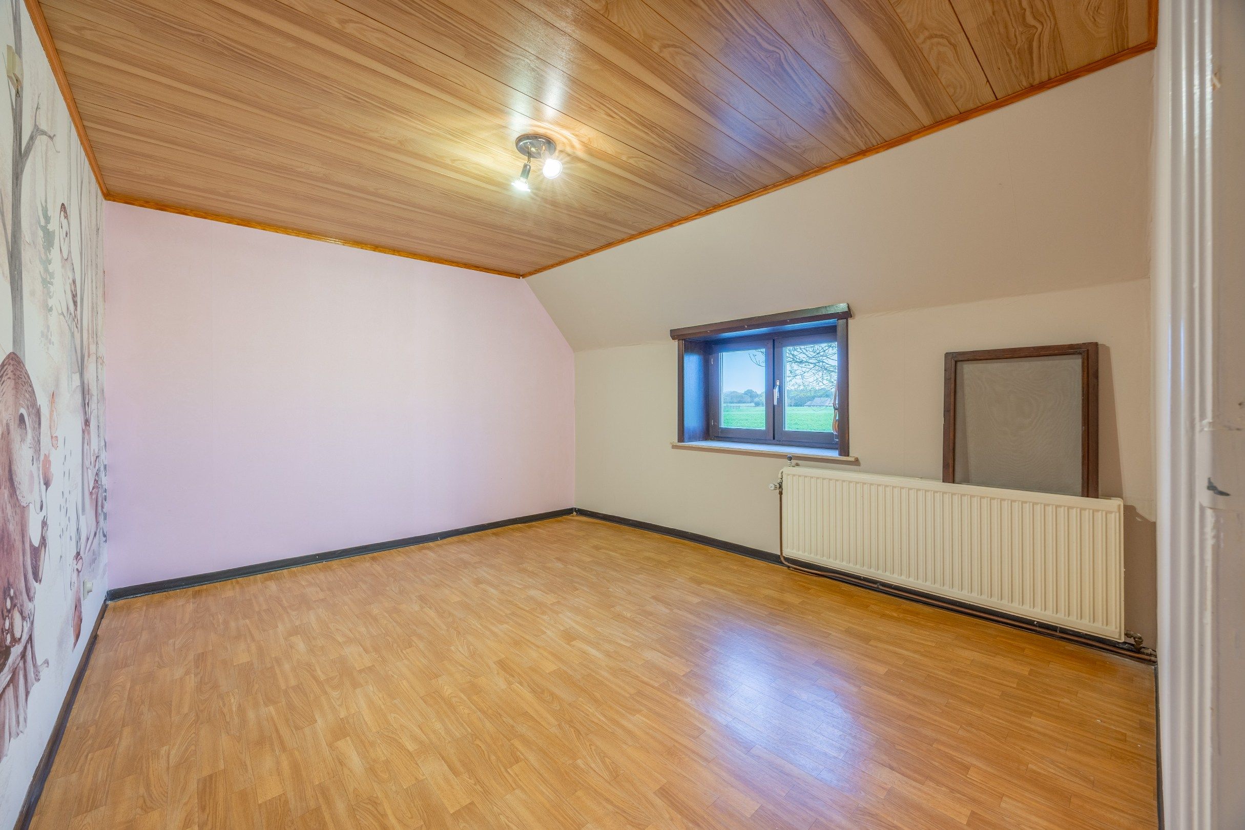 RUIME WONING MET TUIN EN UITWEG foto 9