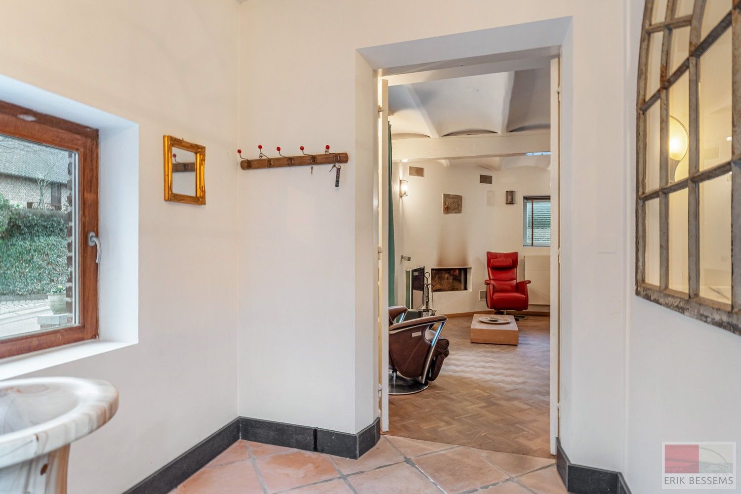 Prachtige gezinswoning met historie, 3 slaapkamers, royale badkamer en een super gezellige woonkamer met een woonoppervlakte van ca. 150m² foto 4