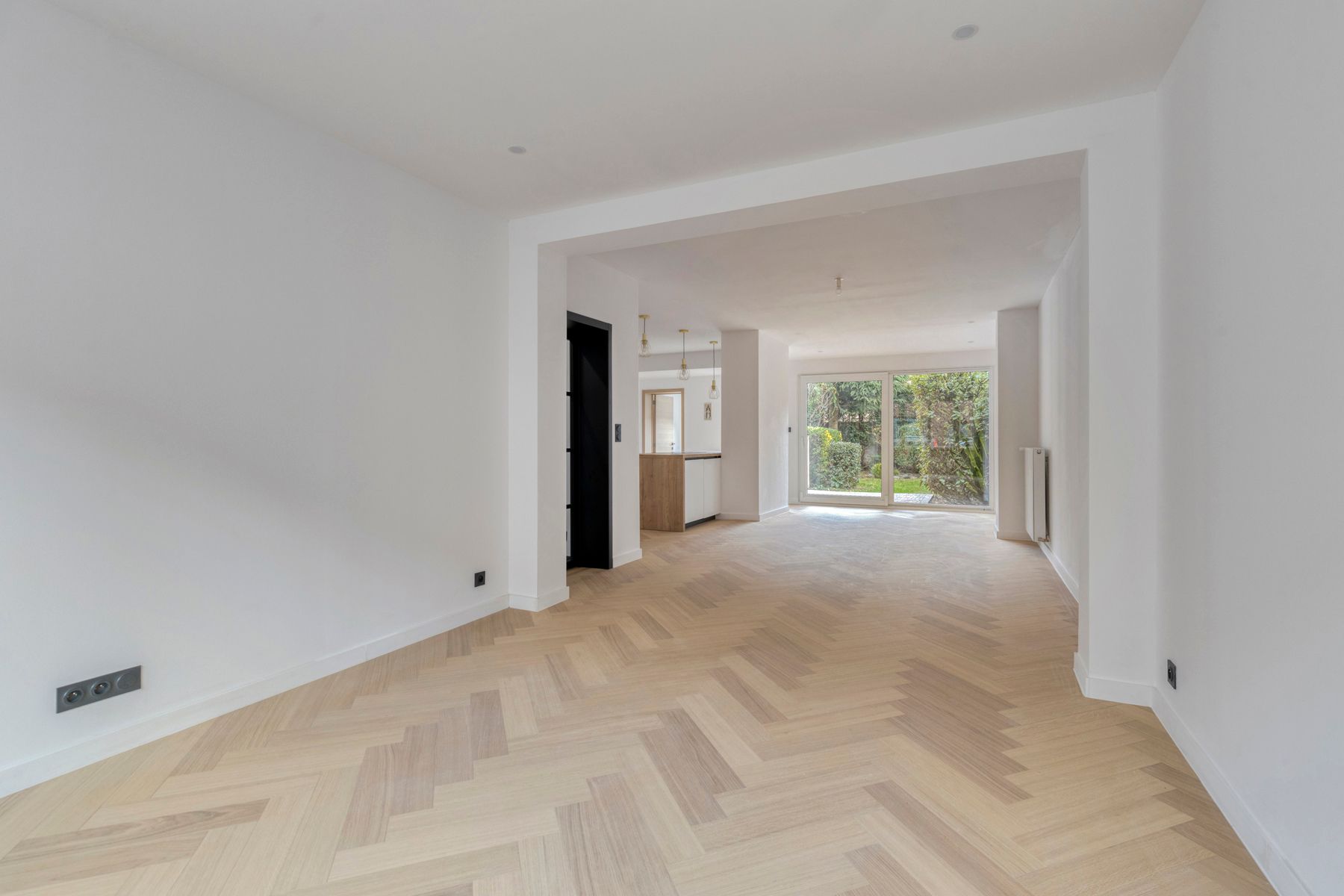 Gerenoveerde (2025) stadswoning met tuin foto 4