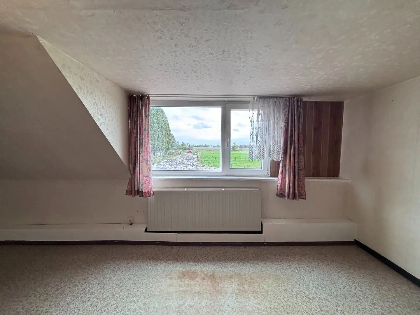Te renoveren villa te koop op ruimtelijk perceel van 1080 m² in het hart van Koksijde! foto 12