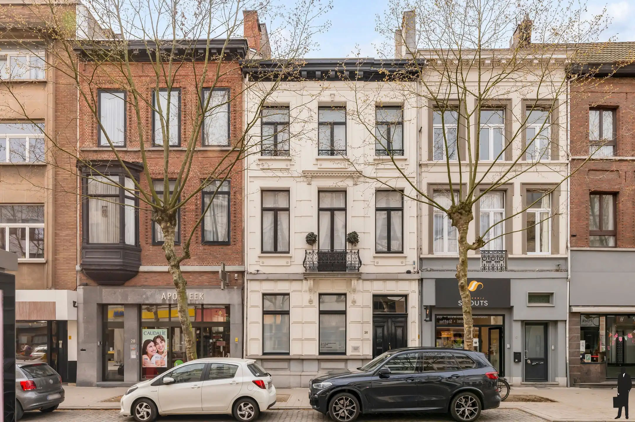 Statig herenhuis met praktijkruimte op toplocatie in Antwerpen foto 15