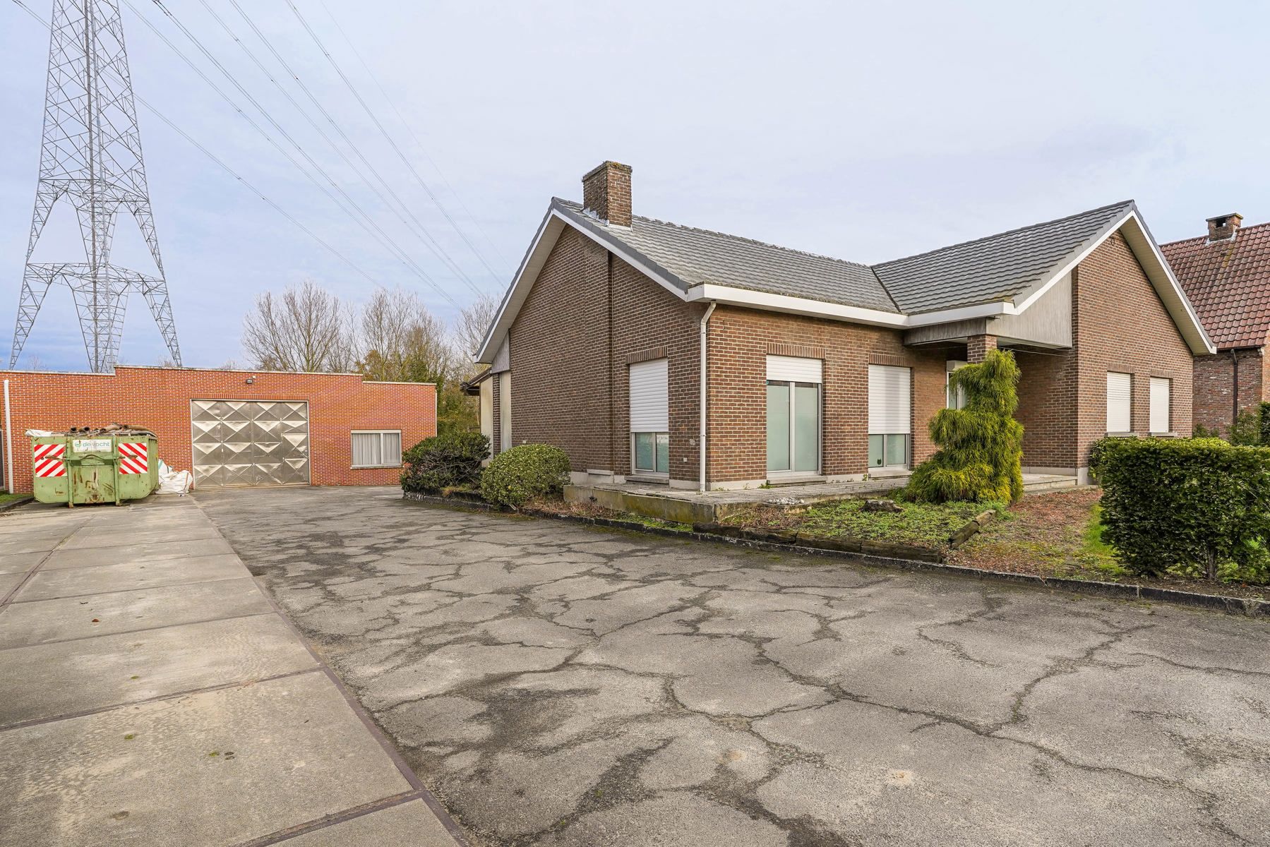 Vrijstaande woning mét magazijn (415m²) op een perceel van 2277m² te Bornem foto 2