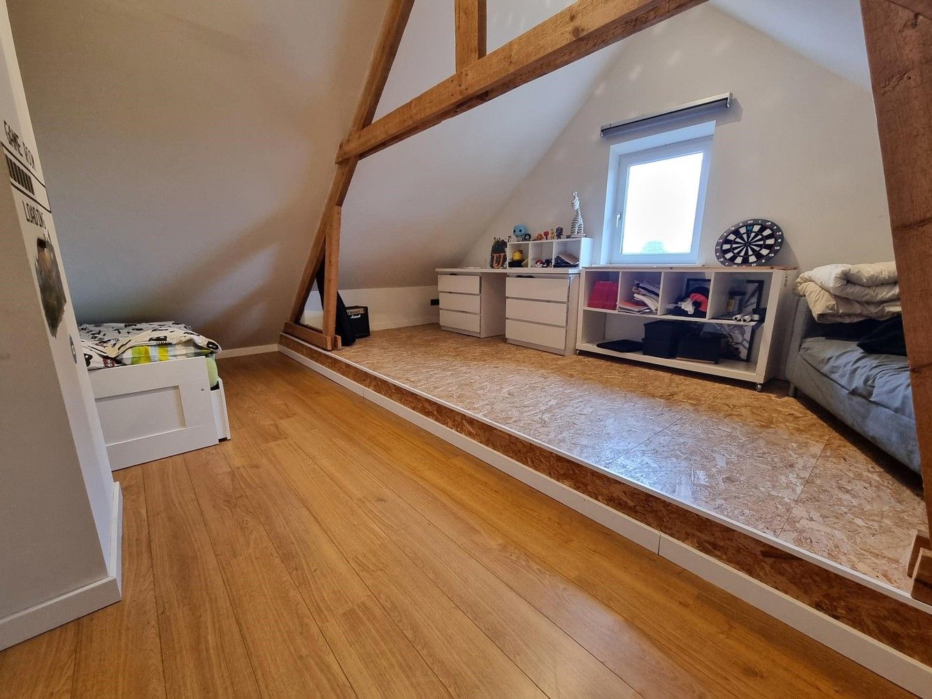 Zeer ruime woning, 5 slaapkamers, 2 badkamers gelegen op 12 are in een rustige straat foto 16