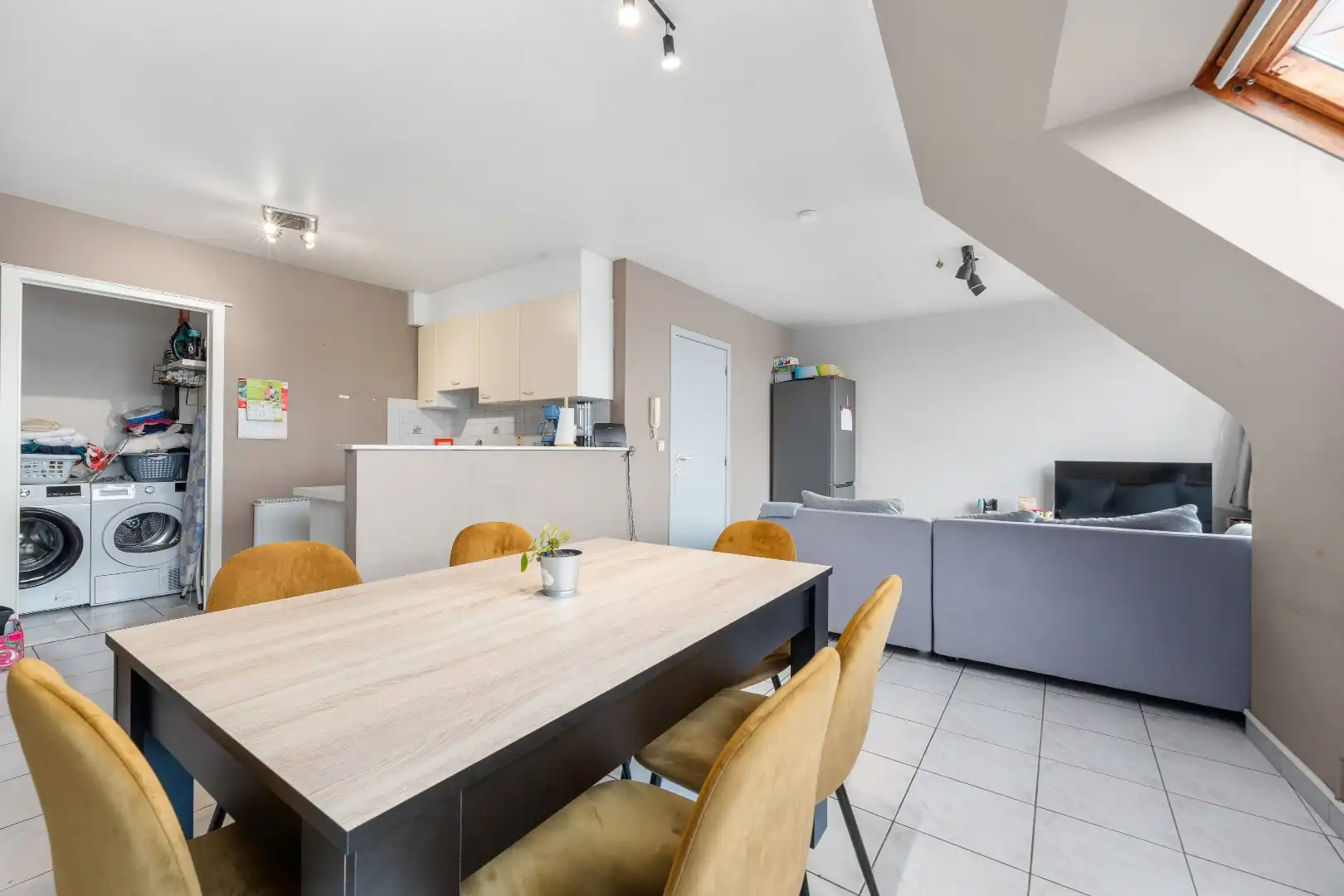 Ruim duplex appartement met 3 slaapkamers en garage te Lokeren foto 7