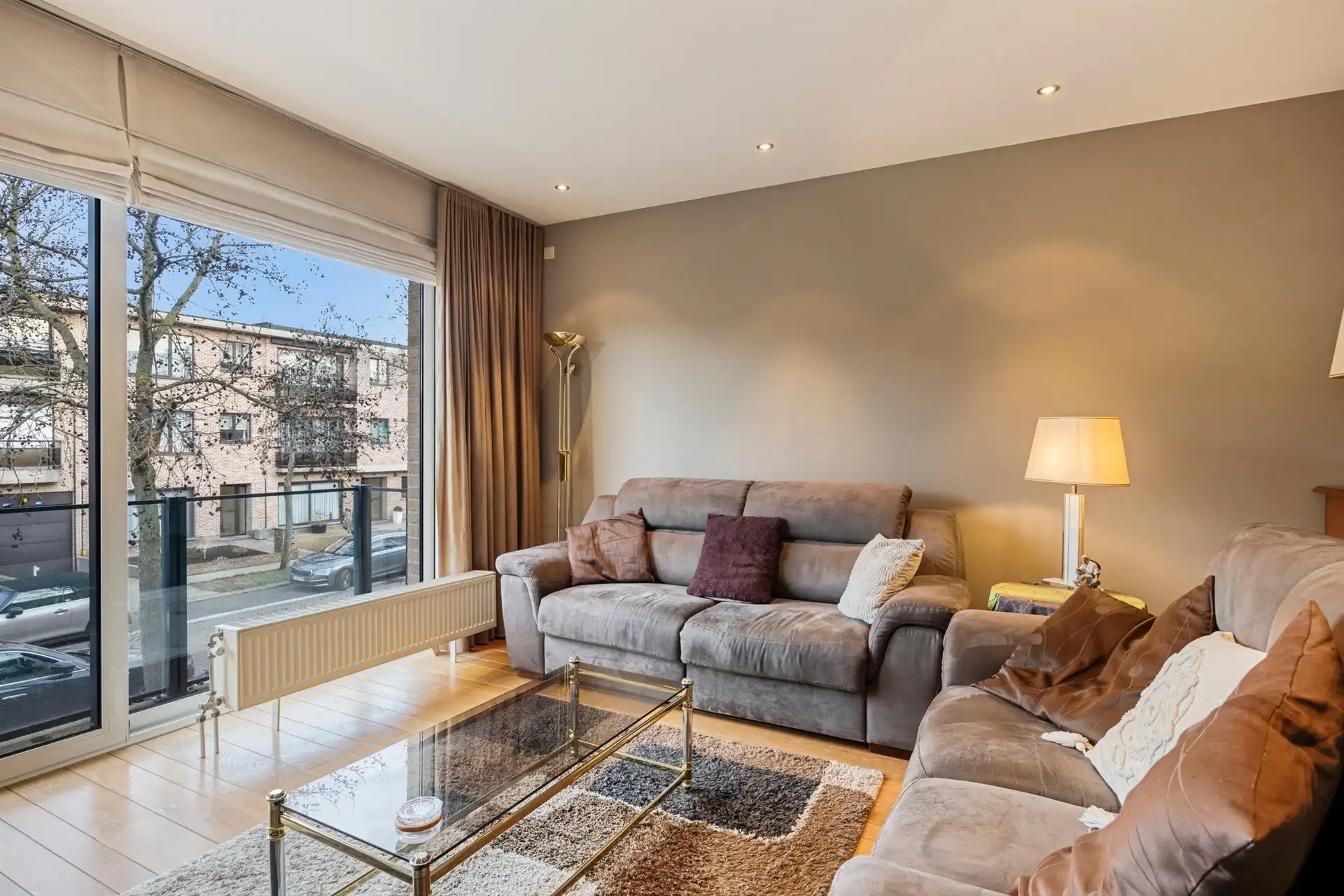 Uitstekend gelegen 3 slaapkamerappartement met 2 autostaanplaatsen (105m²) foto 3