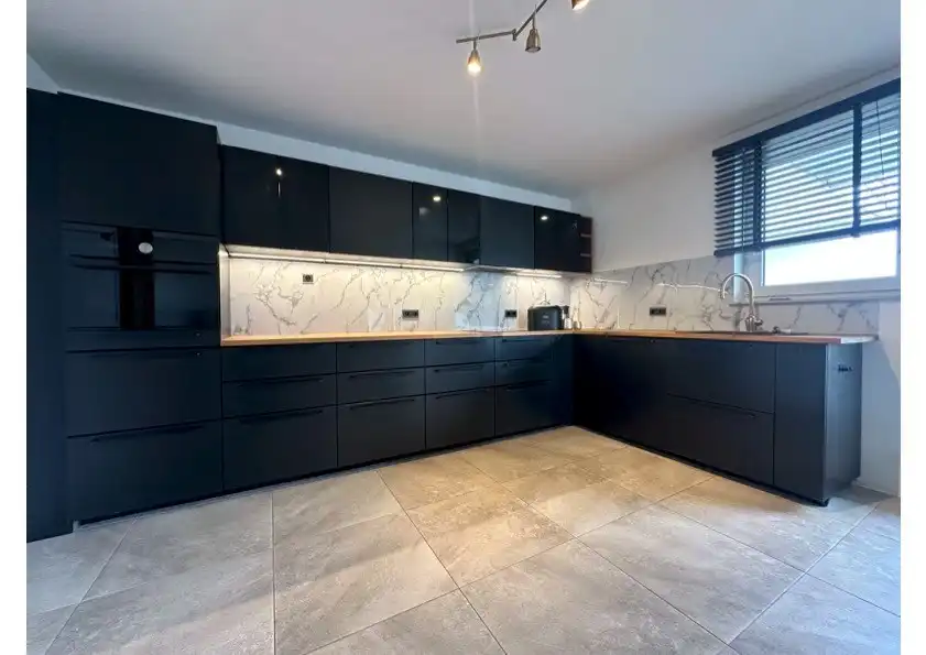 Ruime duplex met 3 slaapkamers. foto 2
