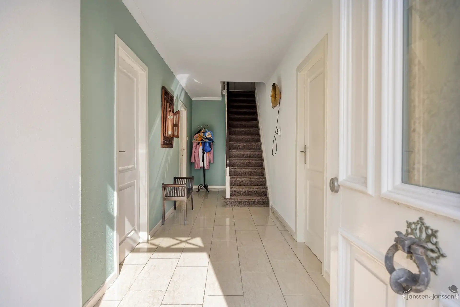 Sfeervolle villa met 5 slaapkamers, zwembad, veranda en uniek verhuurpotentieel  foto 4
