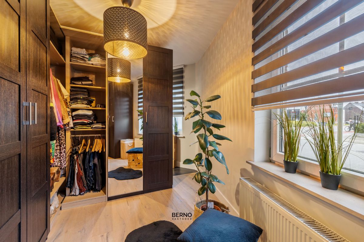 Knap gerenoveerd appartement mét garage foto 10