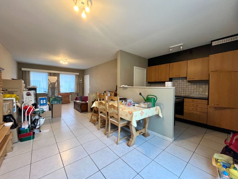 RIJWONING MET TUINTJE EN GARAGE GELEGEN IN DE DORPSKERN VAN SLEIDINGE foto 2