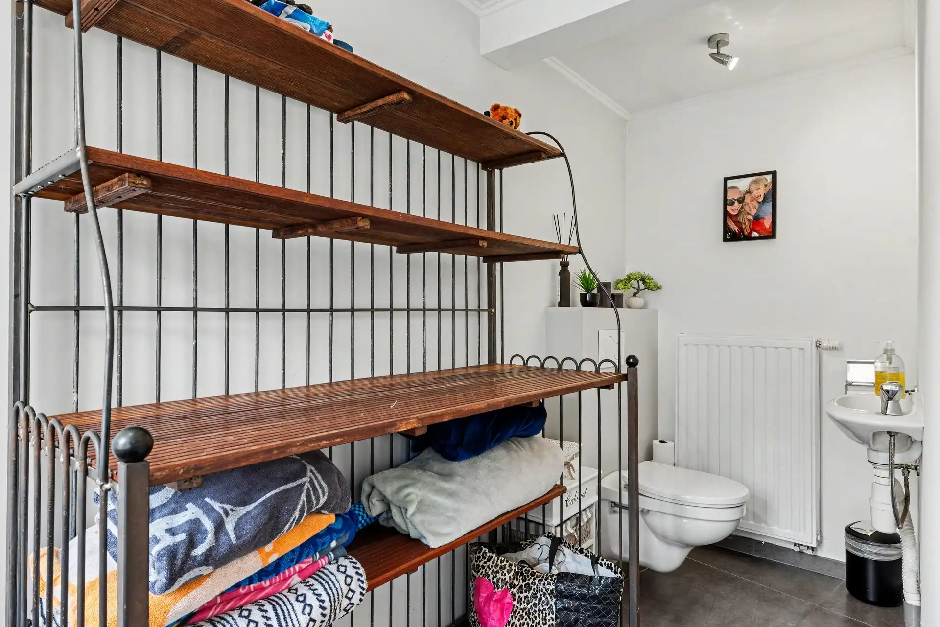 Instapklare woning met 2 slaapkamers en garage vlak bij het centrum van Stekene foto 12
