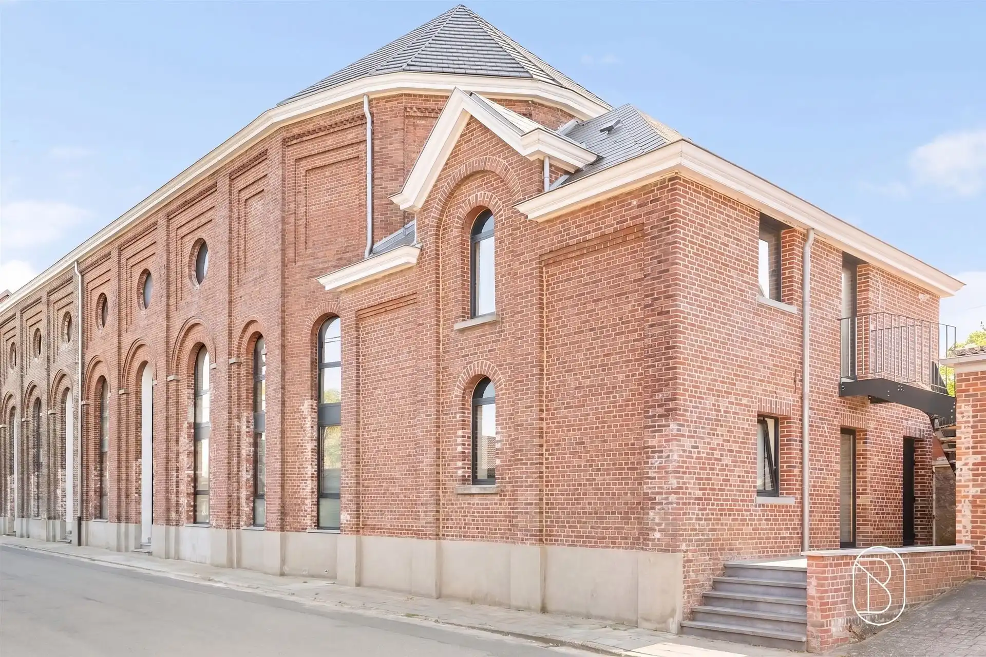 Uniek appartement in voormalige kapel in Celles foto 2