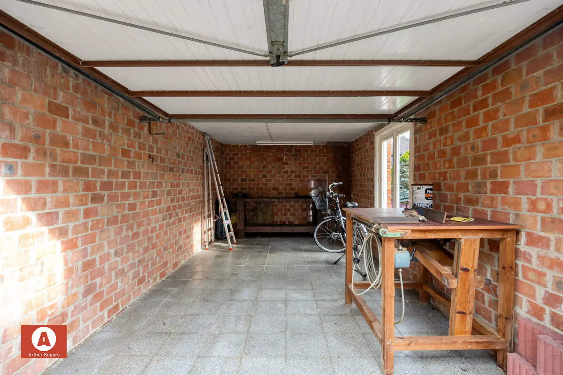 Solide te renoveren woning nabij het centrum van Buggenhout foto 25