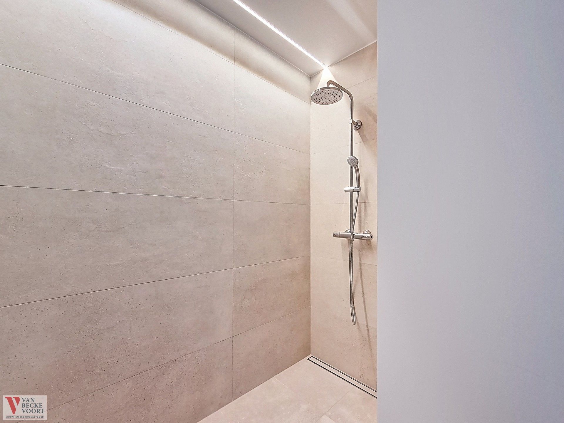 Stijlvol appartement met dakterras foto 12