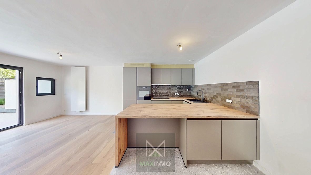 🏡 Volledig gerenoveerde gezinswoning met 4 slaapkamers & zonnige tuin foto 5