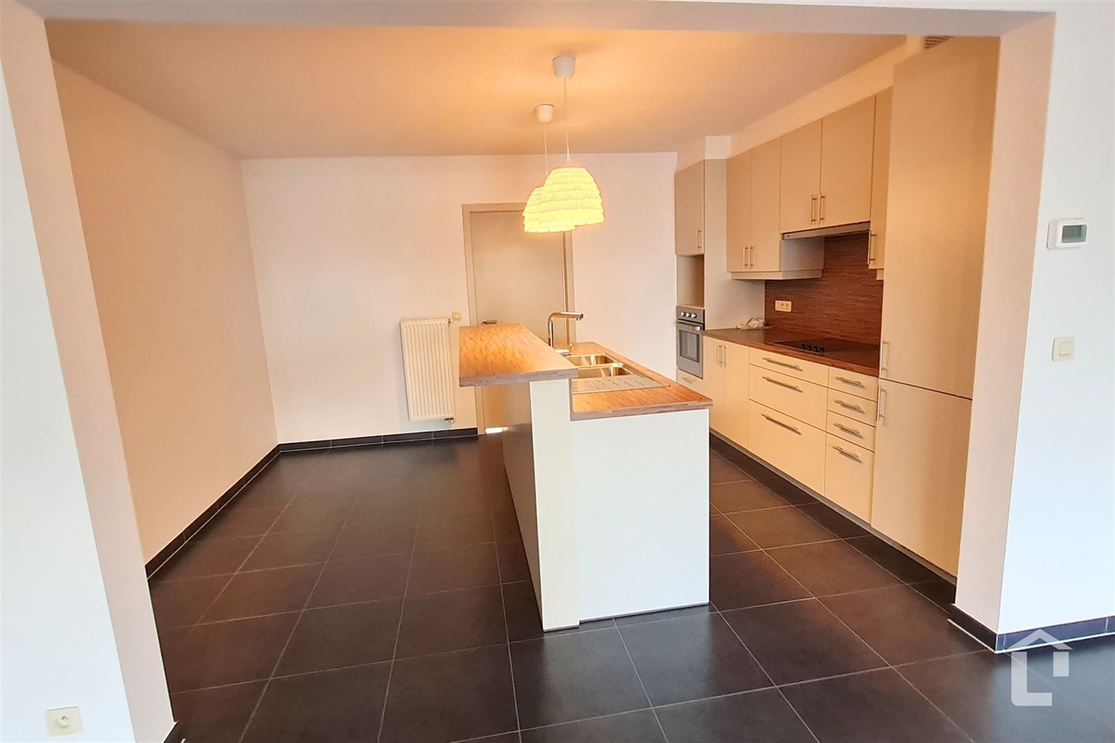 Ruim gelijkvloers appartement met eigen tuin foto 6