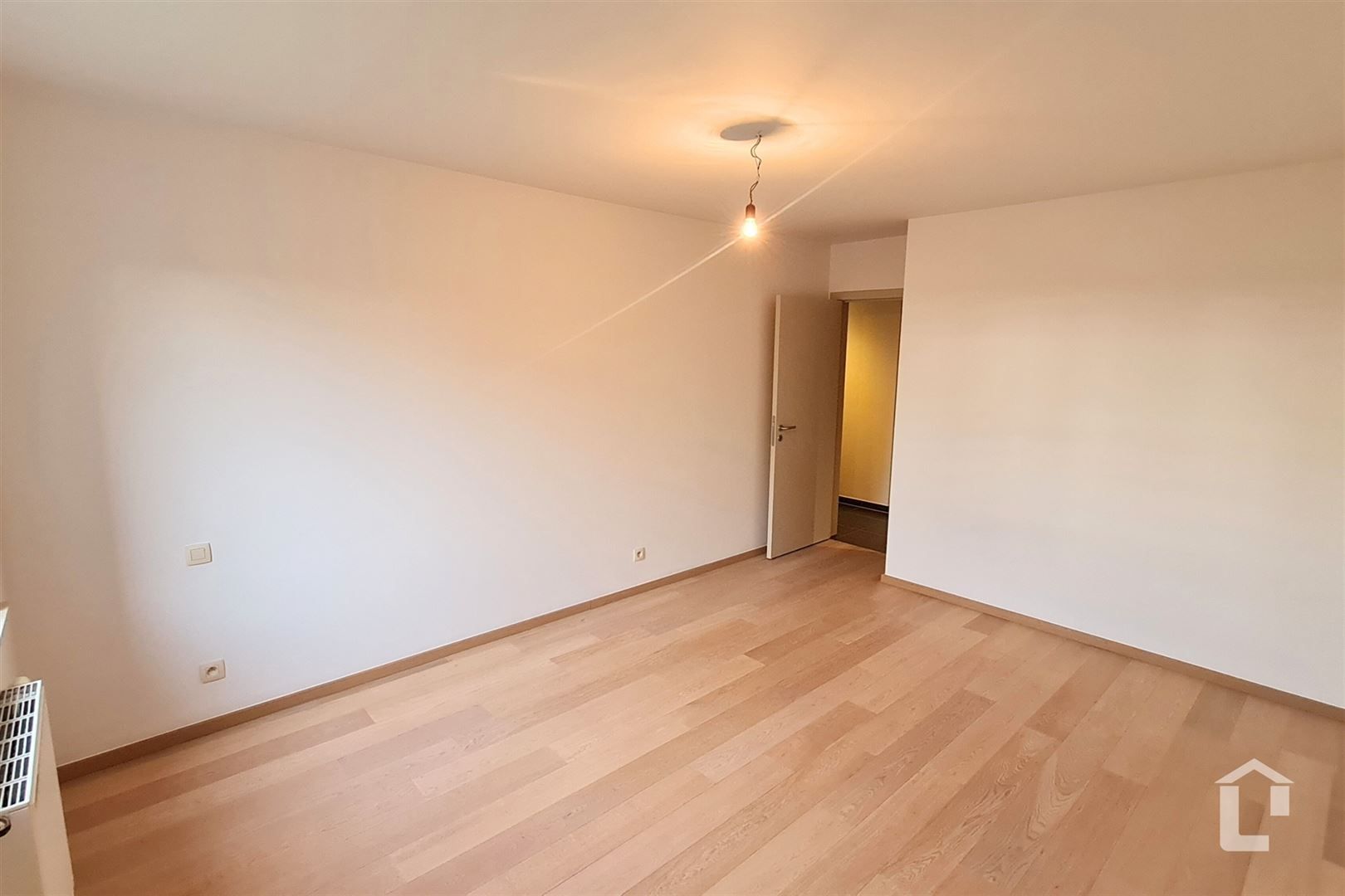 Ruim gelijkvloers appartement met eigen tuin foto 6