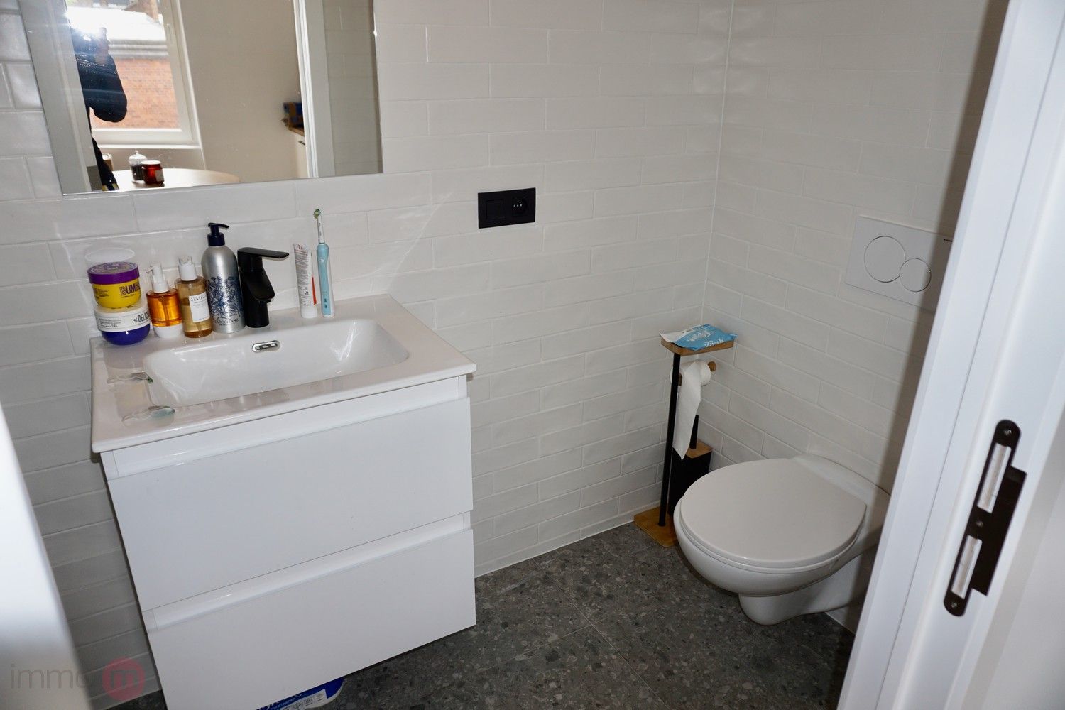 Volledig vernieuwde, gemeubelde studio te huur – Leuven foto 11