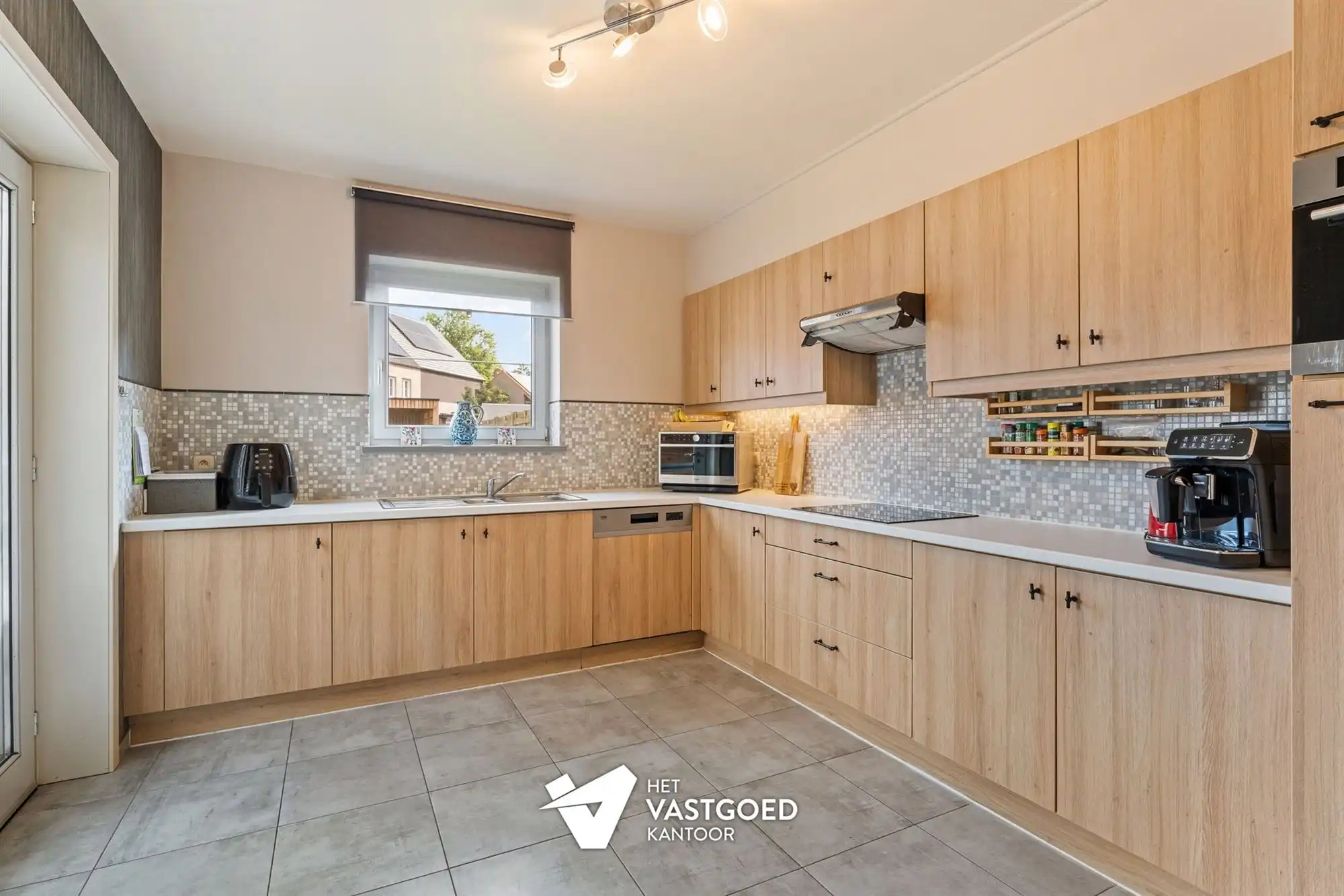 RECENTE, ENERGIEZUINIGE WONING OP IDEALE LIGGING NABIJ CENTRUM foto 8