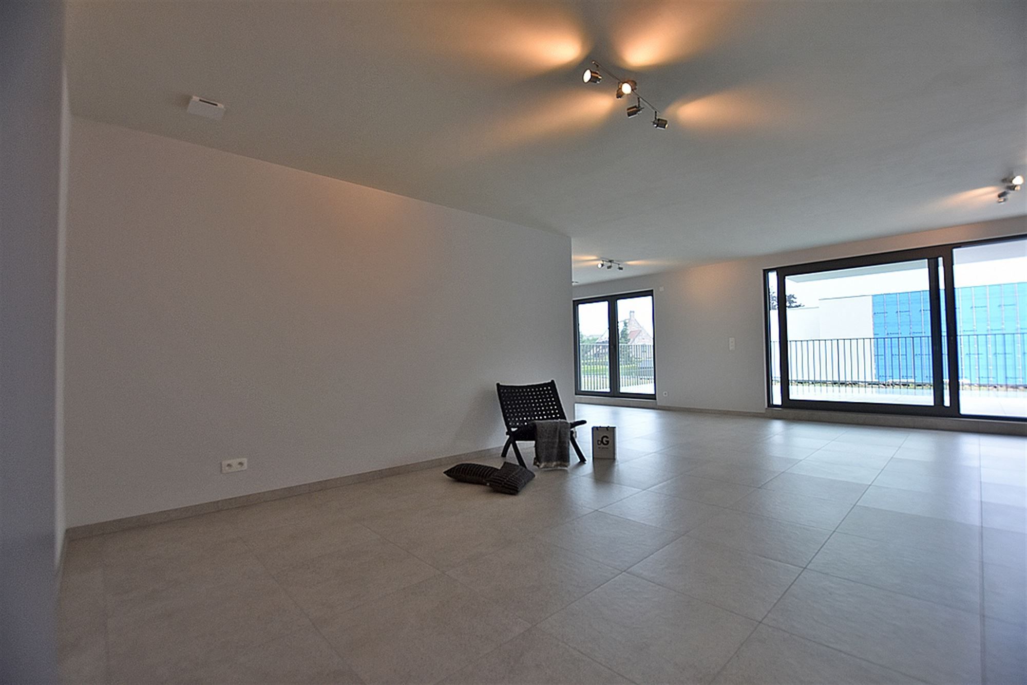 Instapklaar APPARTEMENT (1ste verdieping) met 2 slaapkamers, ruim terras en grote garage (2)  foto 3
