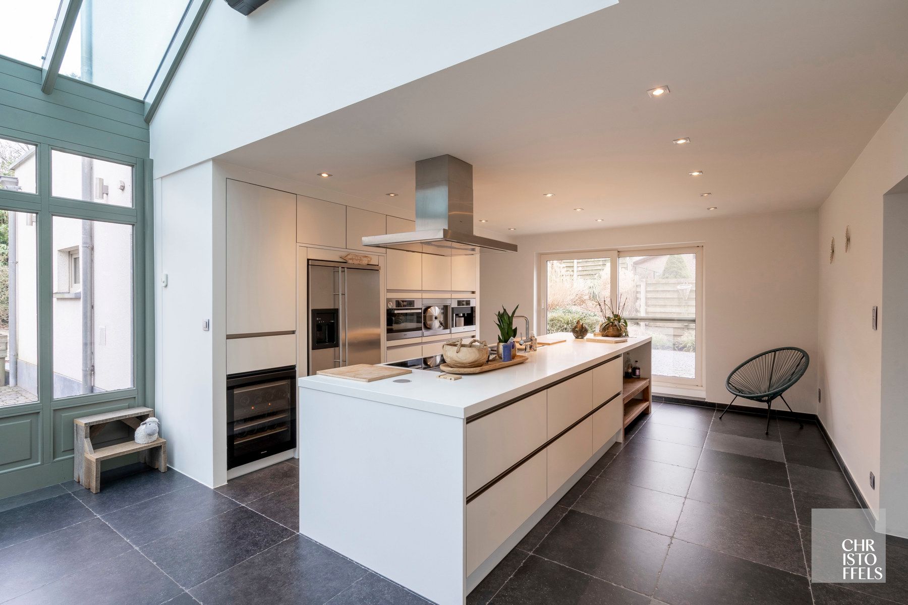 Totaal gerenoveerde villa (362 m²) met poolhouse (239 m²) in Opoeteren foto 8
