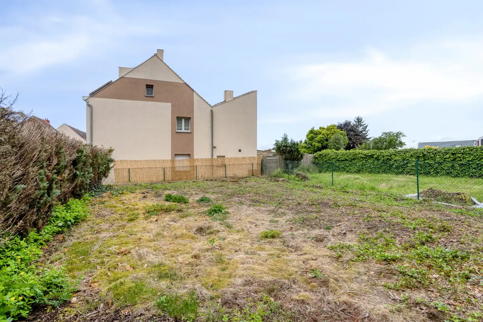 TE RENOVEREN WONING met 2 woonéénheden en tuin – 1640 SINT-GENESIUS-RODE foto 5