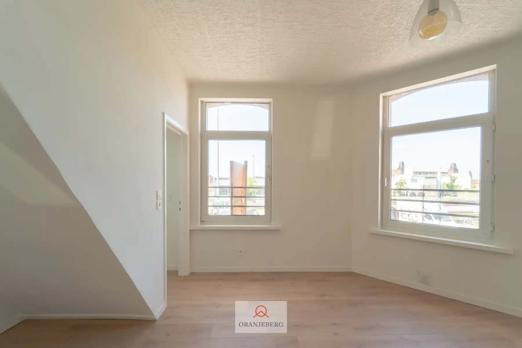 Gerenoveerde lichtrijke hoekwoning aan het water foto 22