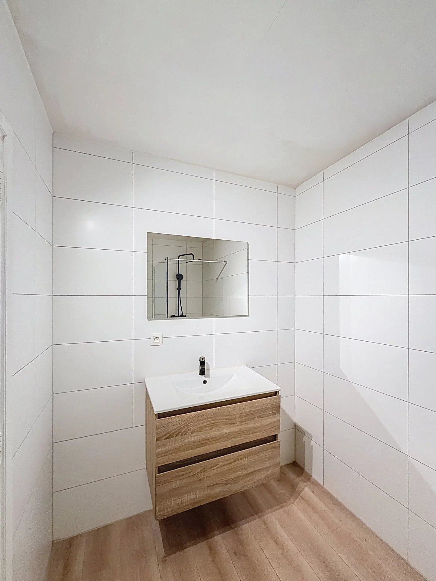 Praktijkruimte met verschillende mogelijkheden voorzien van keuken en badkamer nabij het centrum van Mol. foto 13