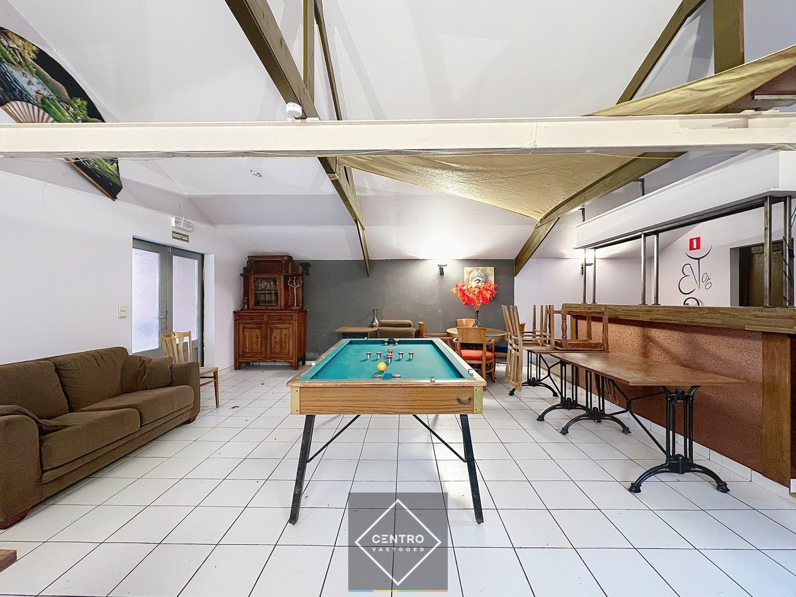 HORECA-pand met WOONST aan secundaire school (VTI & SJI Tielt) én naast het CLB. Dé ideale locatie voor uw (jongeren) café of broodjesbar ! foto 16