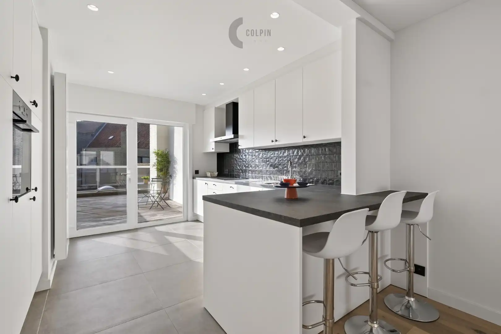 Luxueus gerenoveerd & ruim appartement (107 m2) foto 3