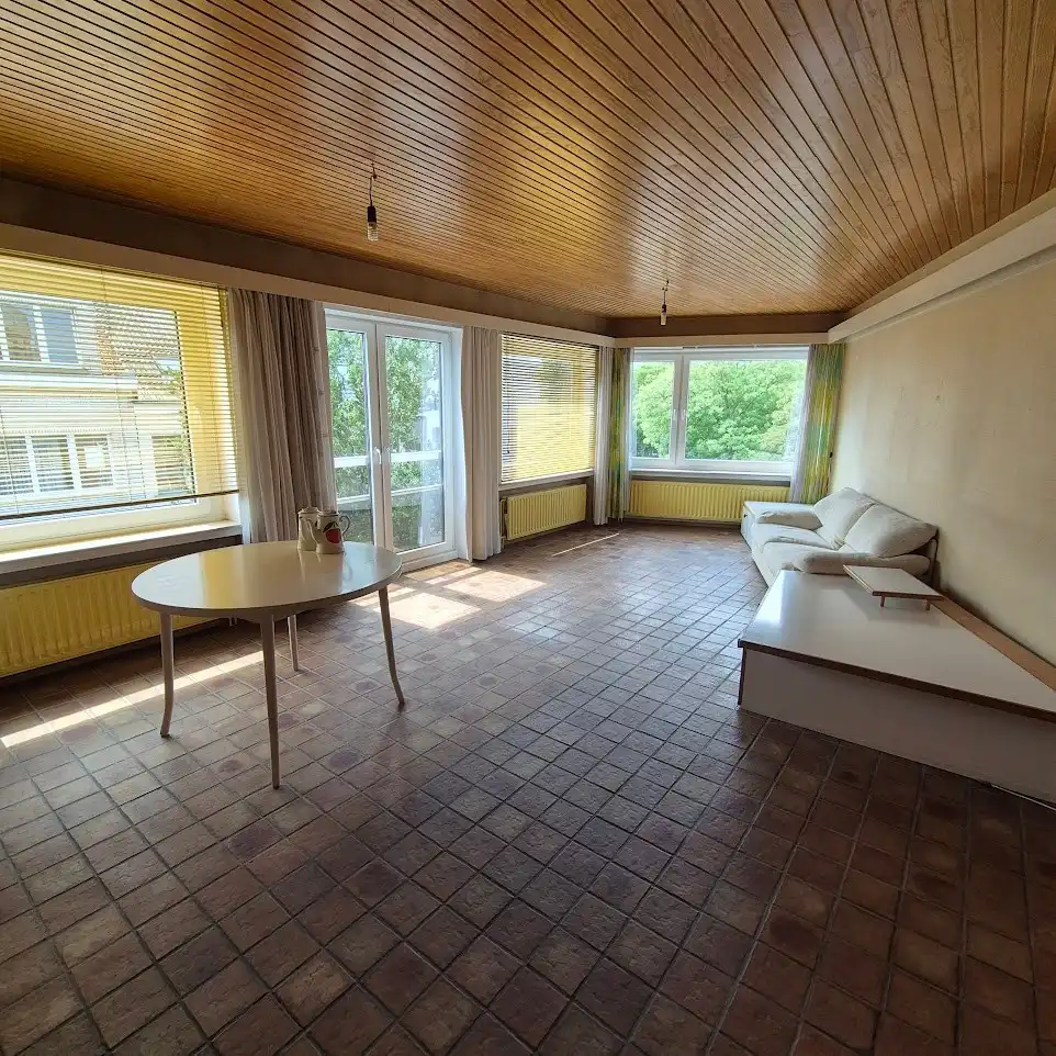 Zonnig 2-slaapkamer appartement in residentiële wijk met open zicht. foto 2