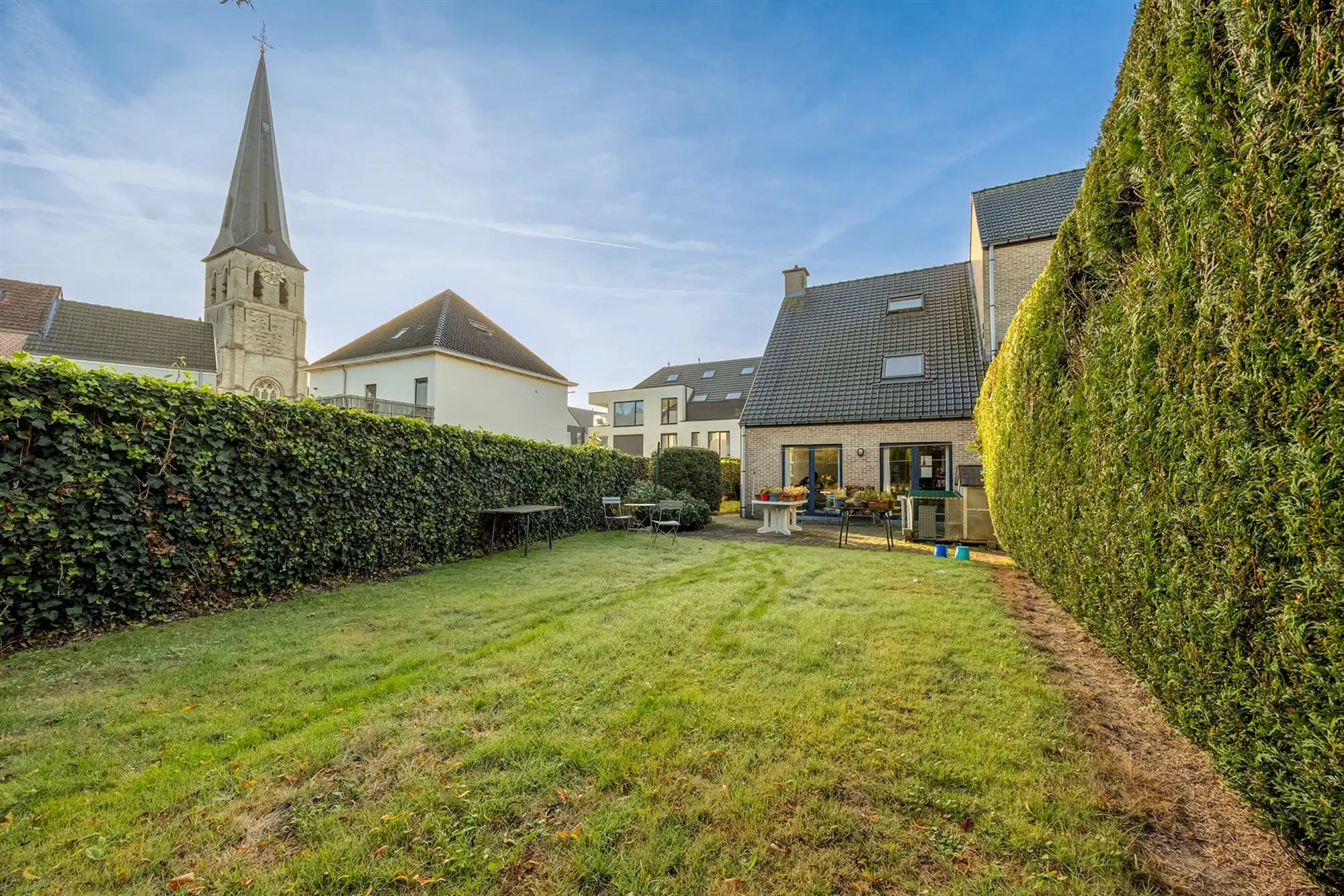 instapklaar huis met drie slaapkamers en ruime tuin foto 2