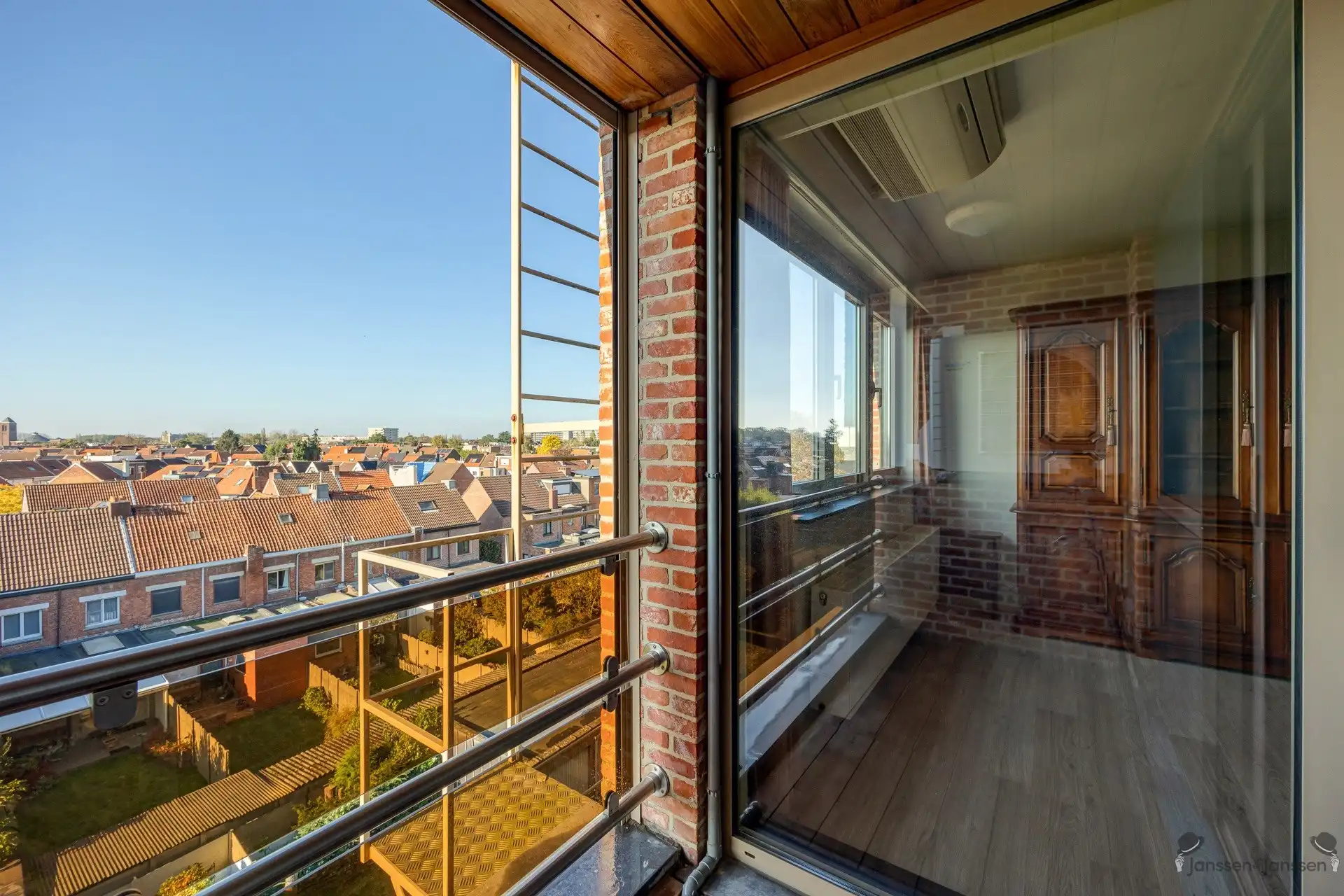 Instapklaar appartement met 2 slpks, terras en autostaanplaats foto 16