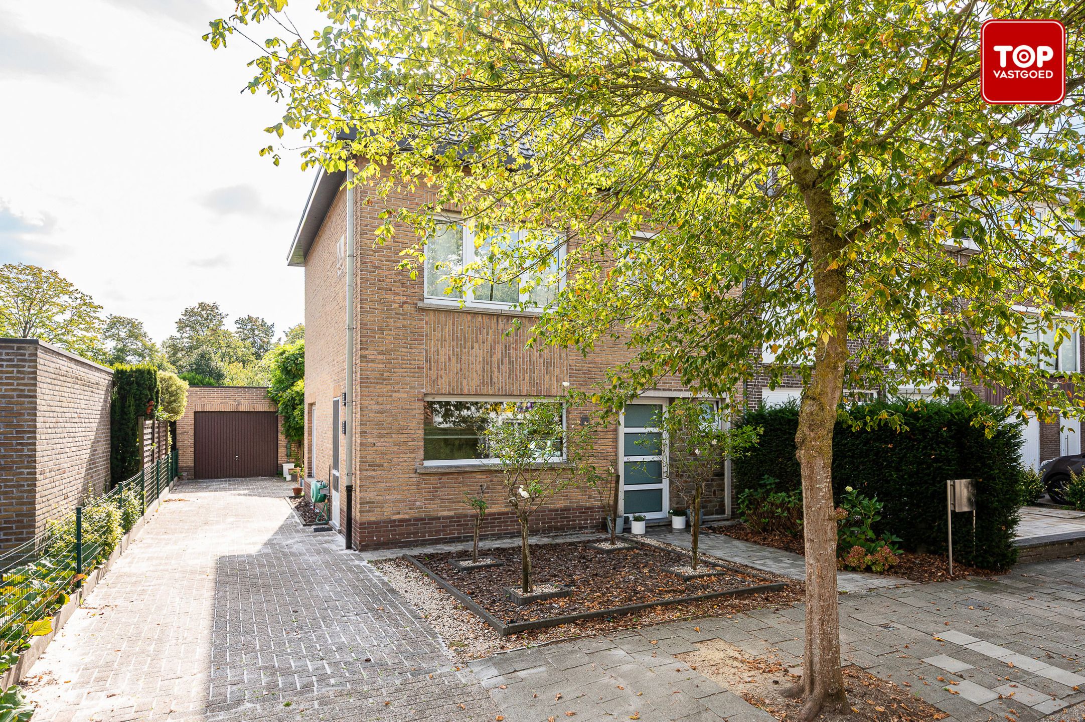 Instapklare halfopen bebouwing met drie slaapkamers foto 27