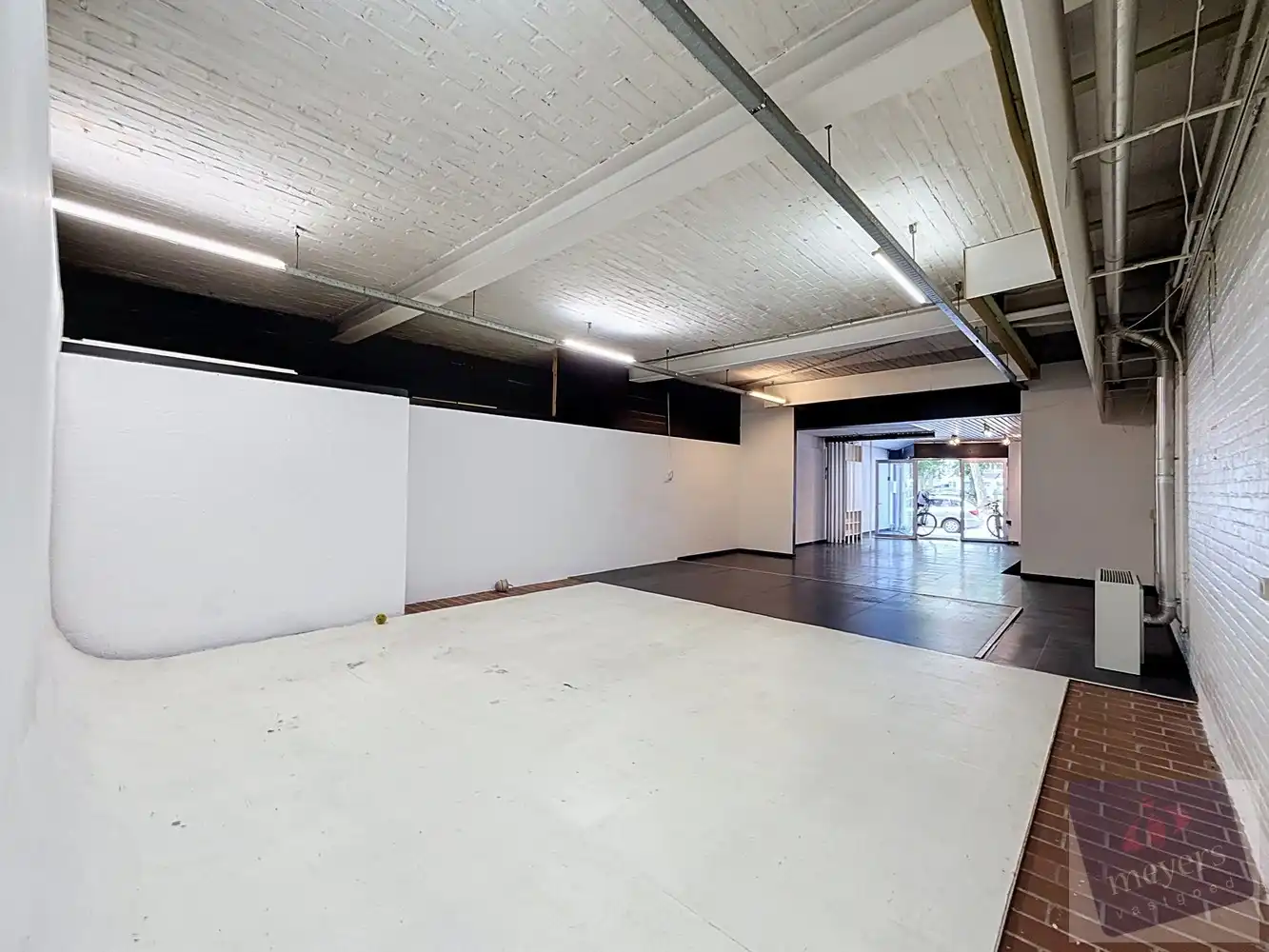 Veelzijdig handelspand met ruim gelijkvloers appartement en tuin in Hasselt foto 7
