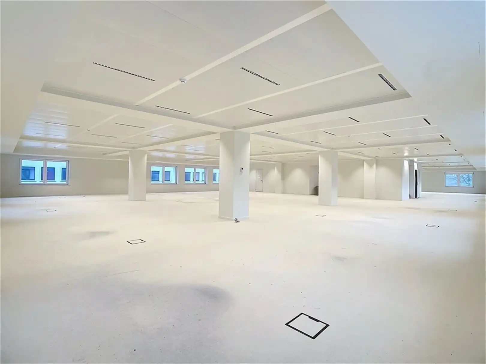 Gerenoveerde kantoren langs de Kortrijksesteenweg foto 6