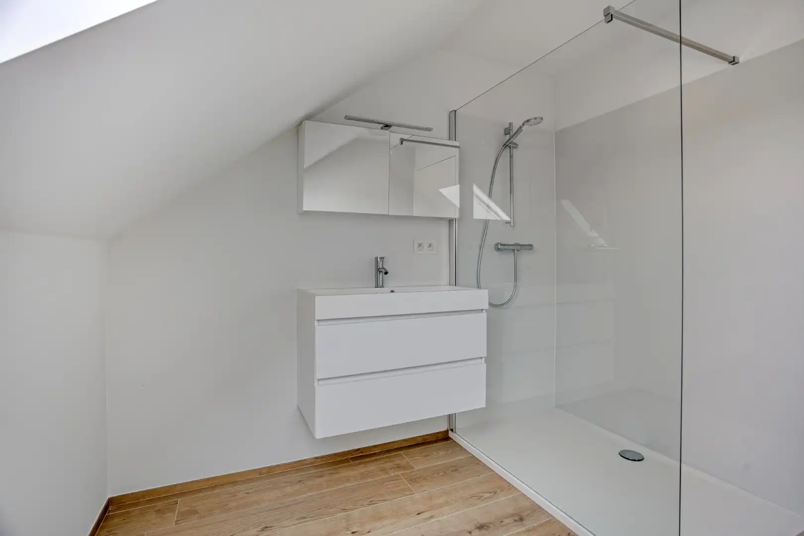 Gerenoveerd ruim en lichtrijk appartement met 2 slaapkamers - EPC  72Kwh/m² foto 17