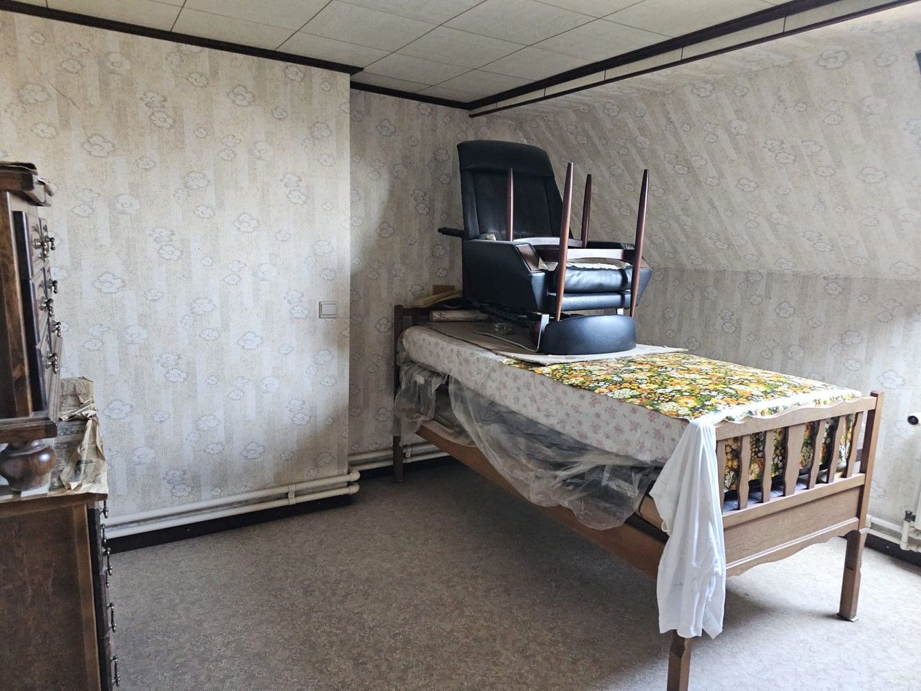 Ruime, grondig te renoveren woningn op 7a foto 13