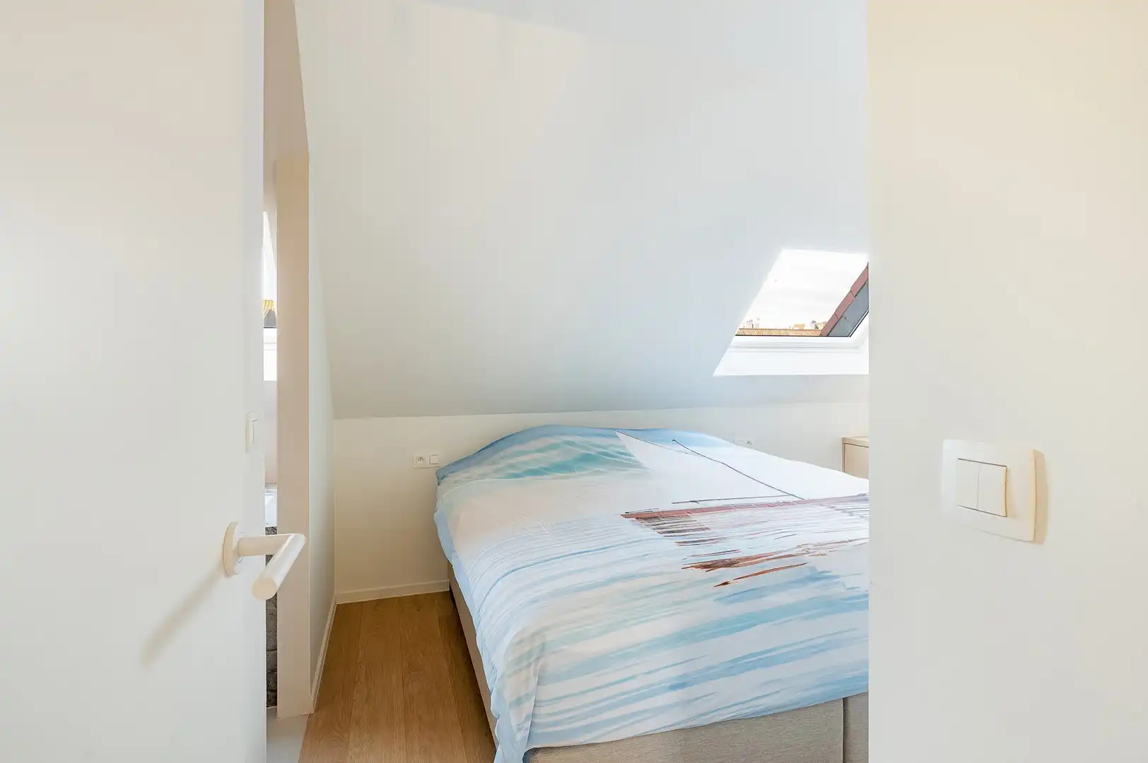 Luxueus gerenoveerd duplexappartement met drie slaapkamers. foto 20