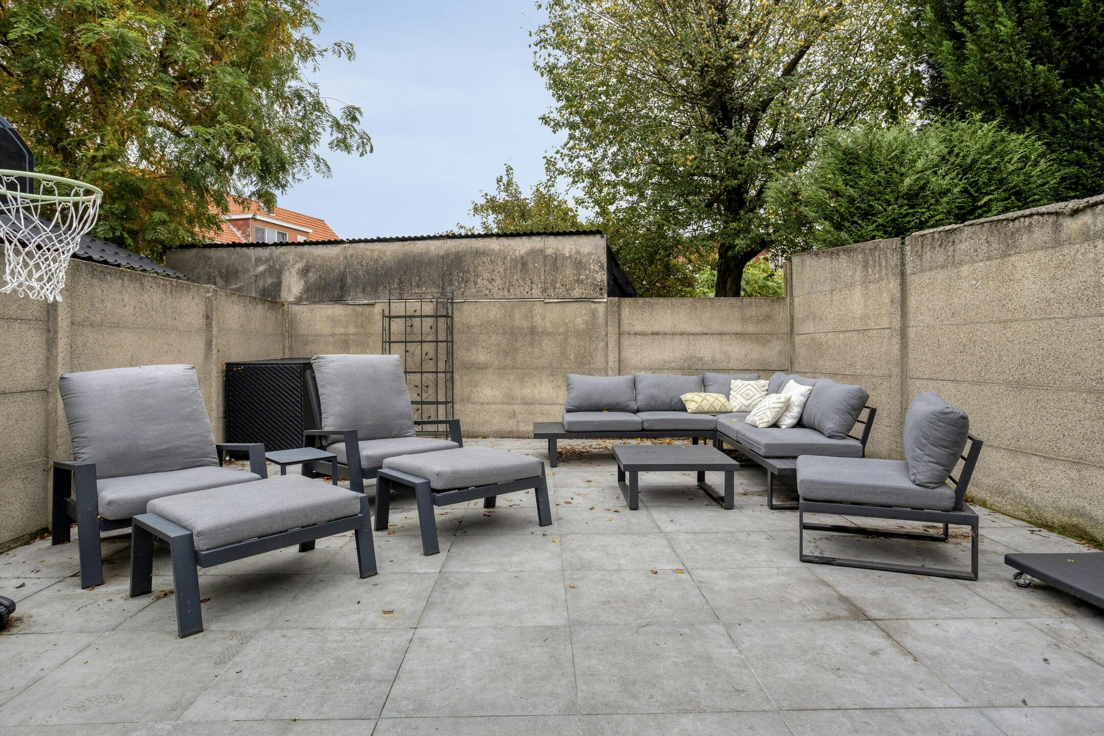 Instapklaar huis te koop in de "Vogeltjeswijk" te Merksem foto 6