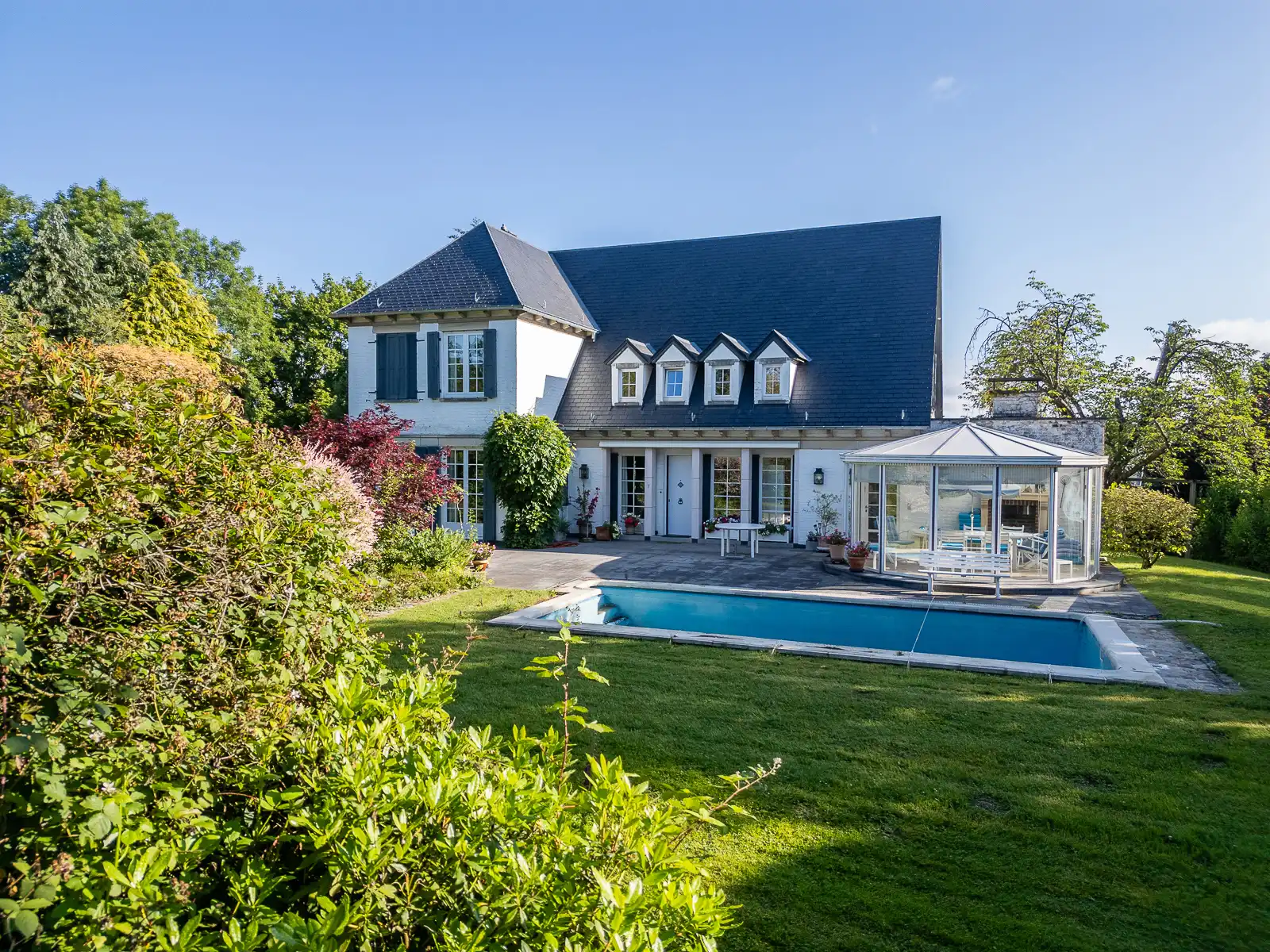 Hoofdfoto van de publicatie: Villa met zwembad, 5 slpk, op 2.270 m2 in Beersel.
