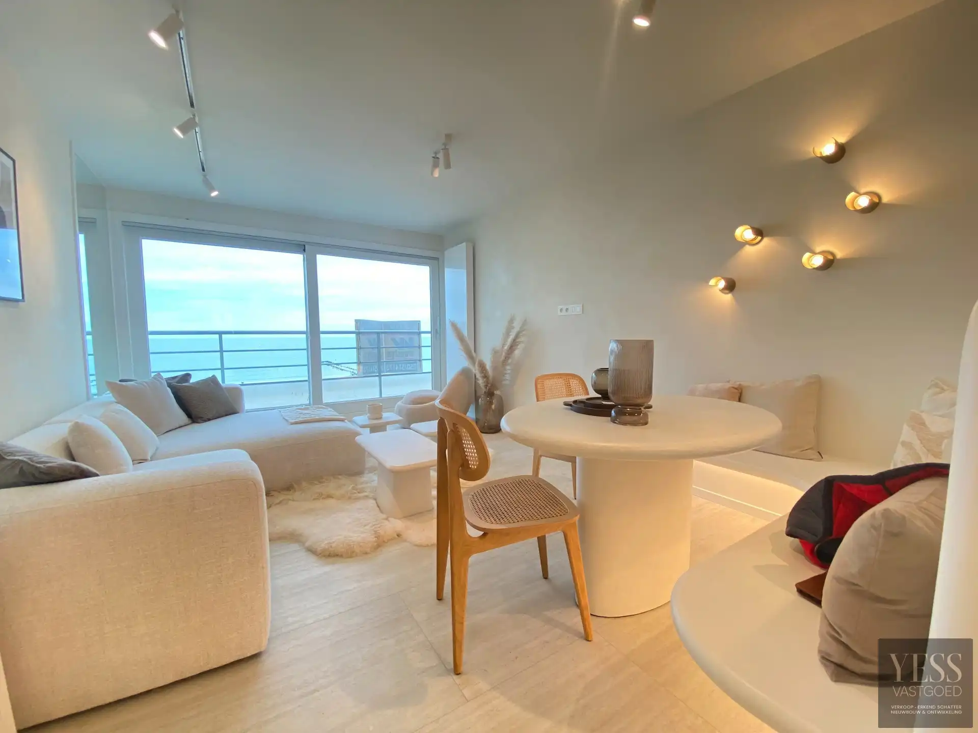 Prachtig gerenoveerd appartement met zicht op zee! foto 4