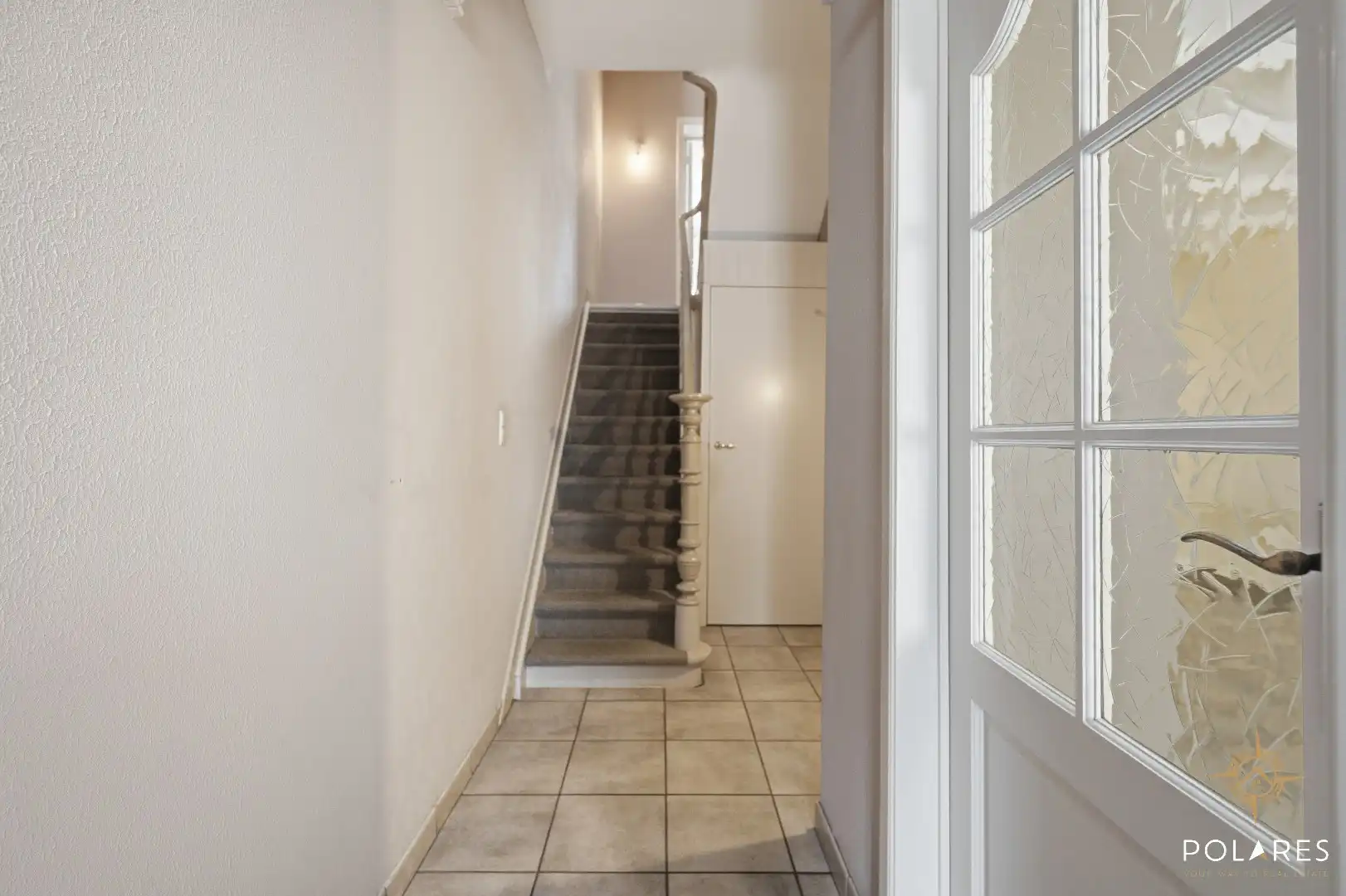 Instapklare rijwoning met 4 slaapkamers en leuke tuin! foto 4