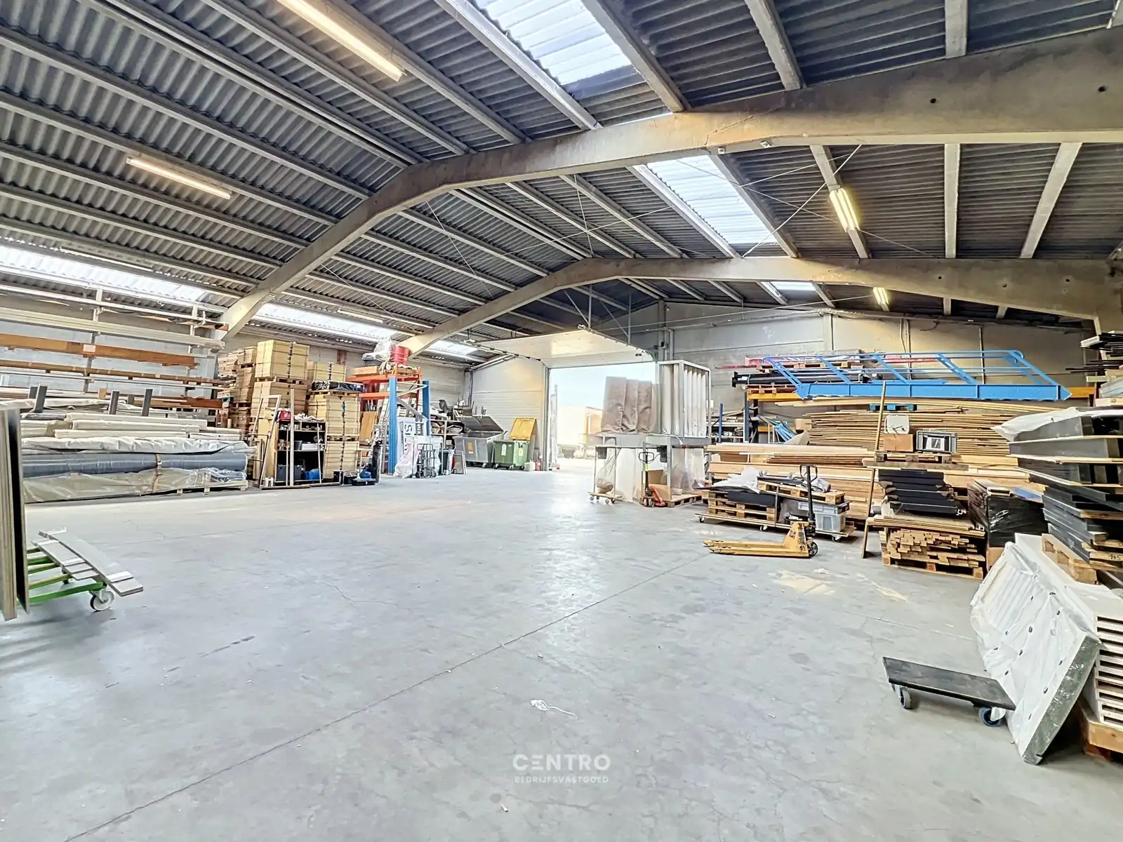 Multifunctioneel bedrijfsgebouw op een perceel van 10.321 m² te Kuurne! foto 18