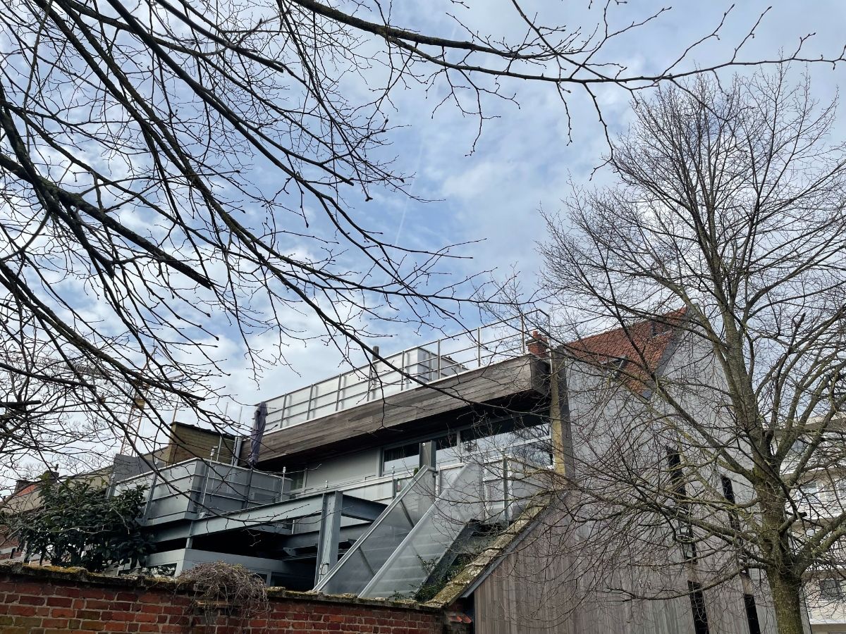 Exclusief één slaapkamer DAK-APPARTEMENT met ruim terras en openlucht autostandplaats foto 3