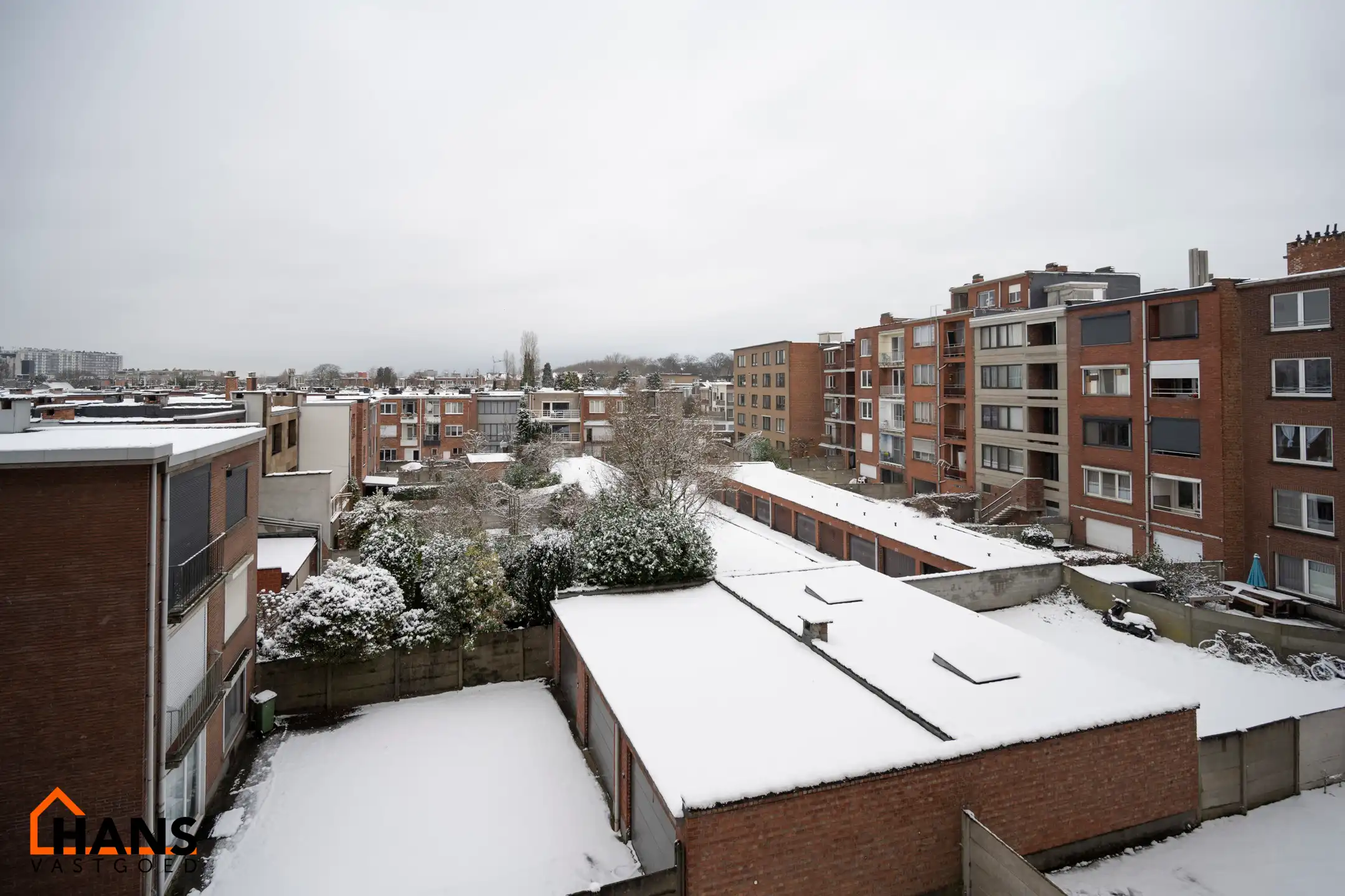 Gerenoveerd appartement met garage foto 16